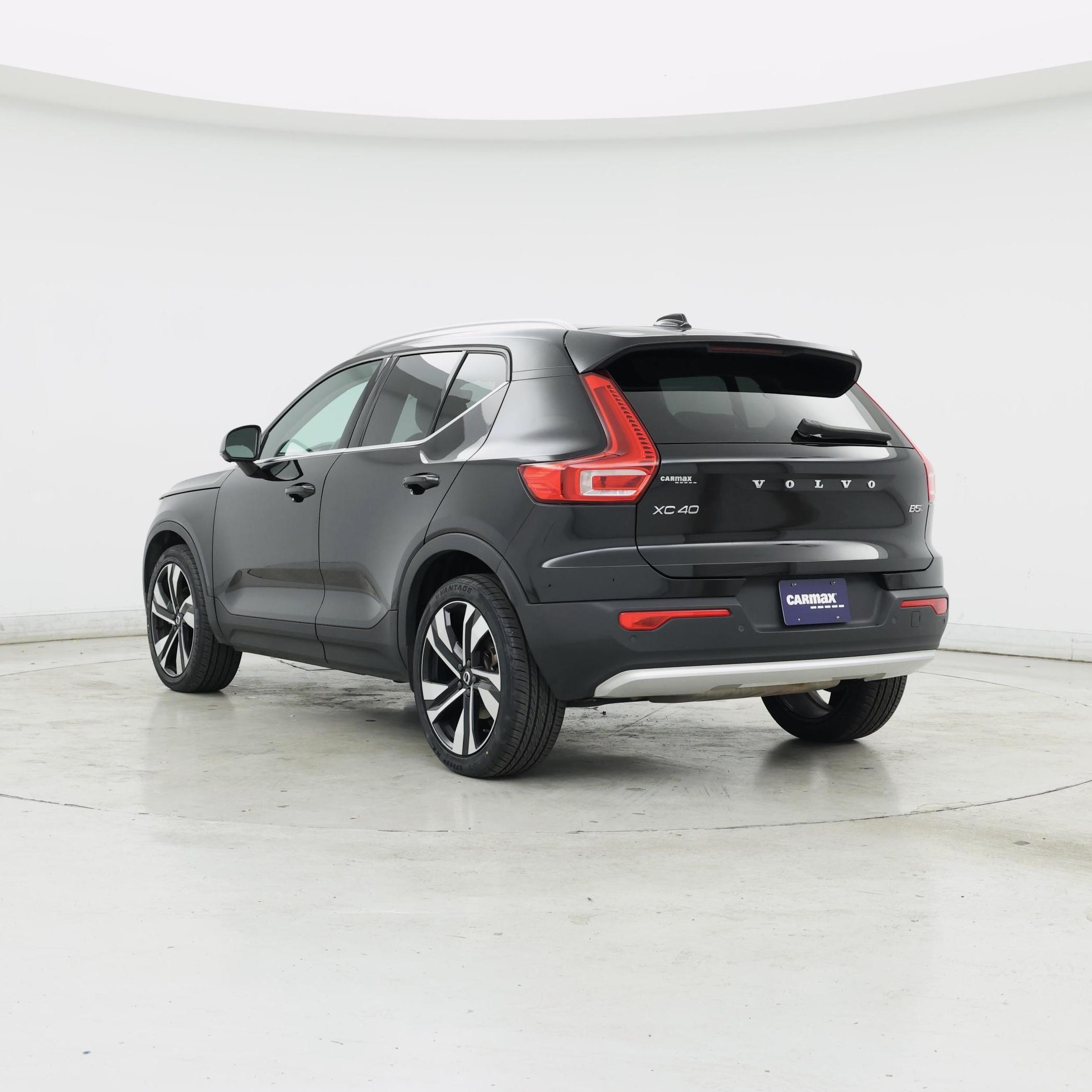 Thumbnail: 2023 Volvo XC40 - 2