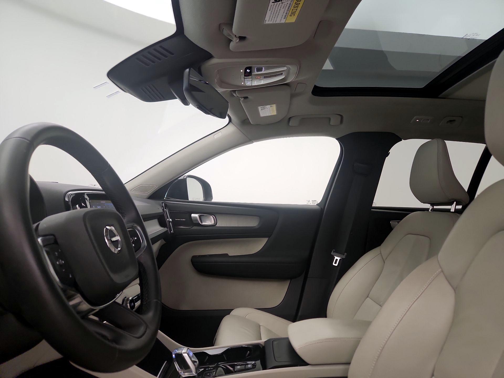 Thumbnail: 2023 Volvo XC40 - 19