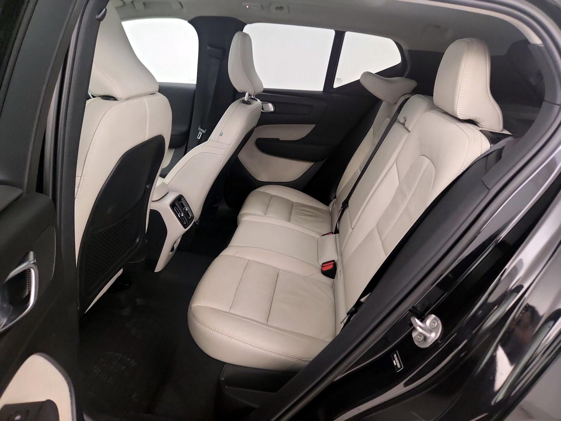 Thumbnail: 2023 Volvo XC40 - 20