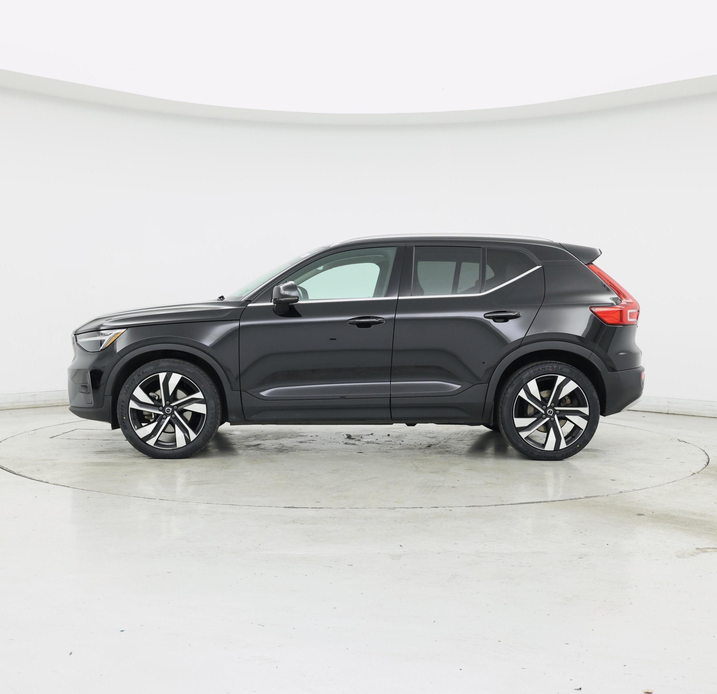 Thumbnail: 2023 Volvo XC40 - 3