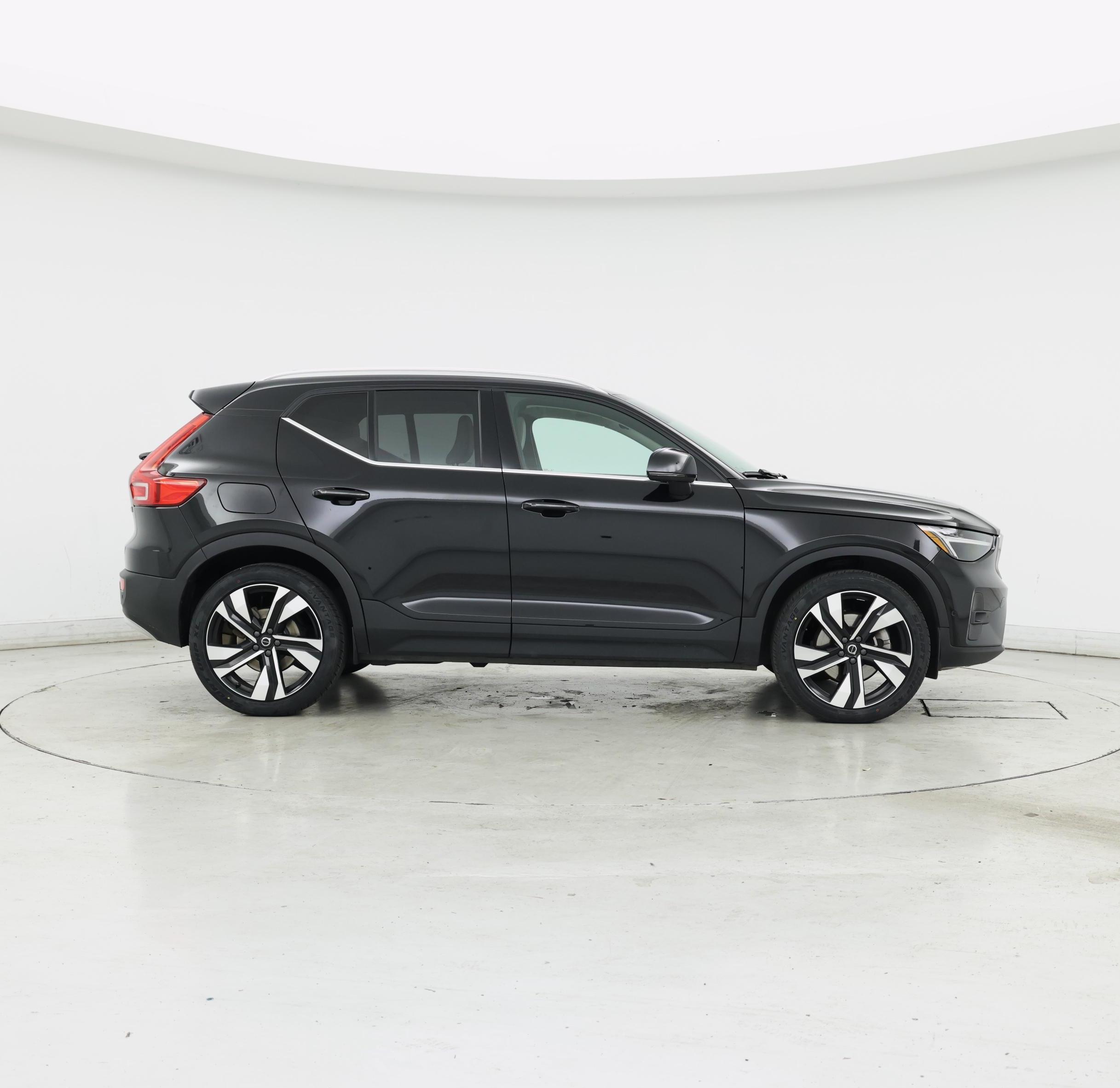 Thumbnail: 2023 Volvo XC40 - 7