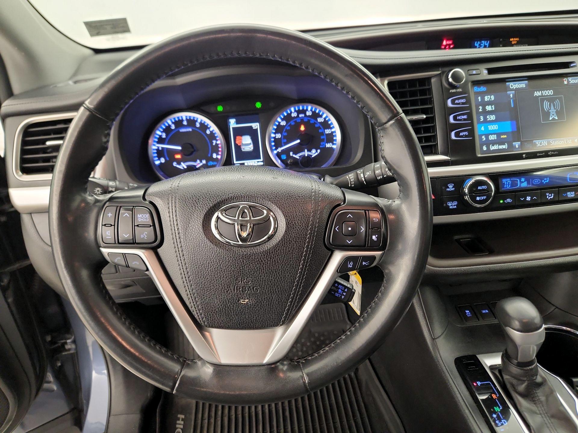 Thumbnail: 2019 Toyota Highlander - 10