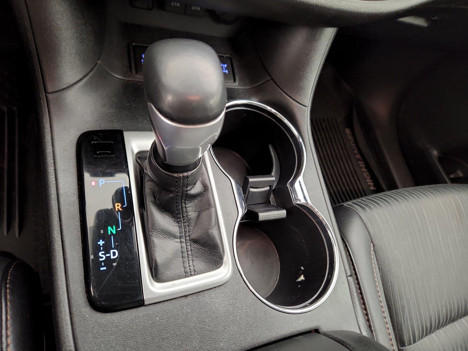 Thumbnail: 2019 Toyota Highlander - 17