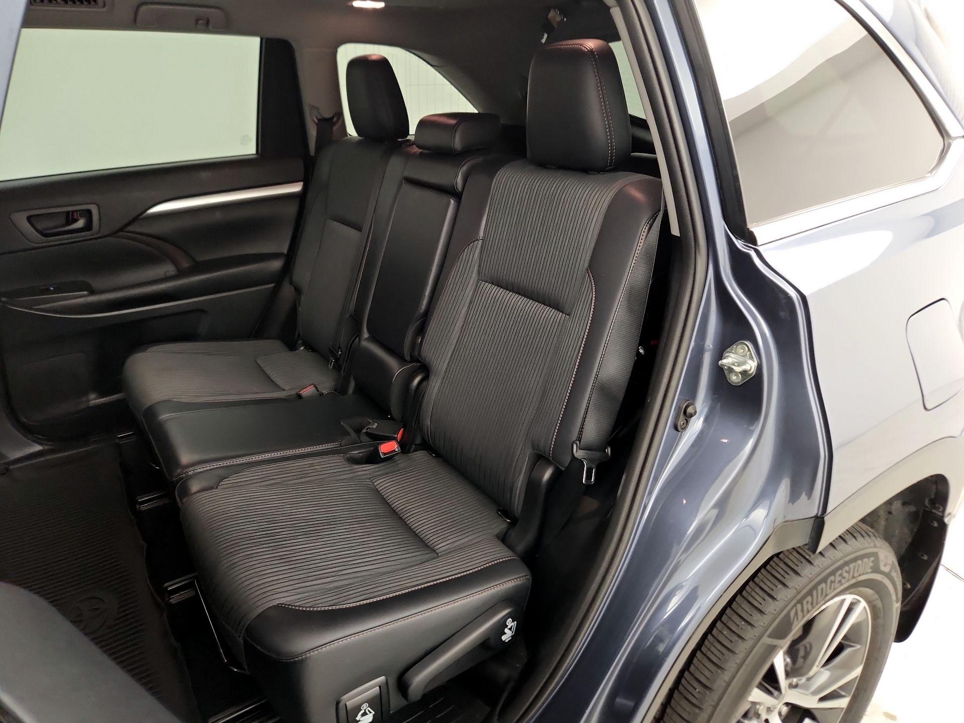 Thumbnail: 2019 Toyota Highlander - 19