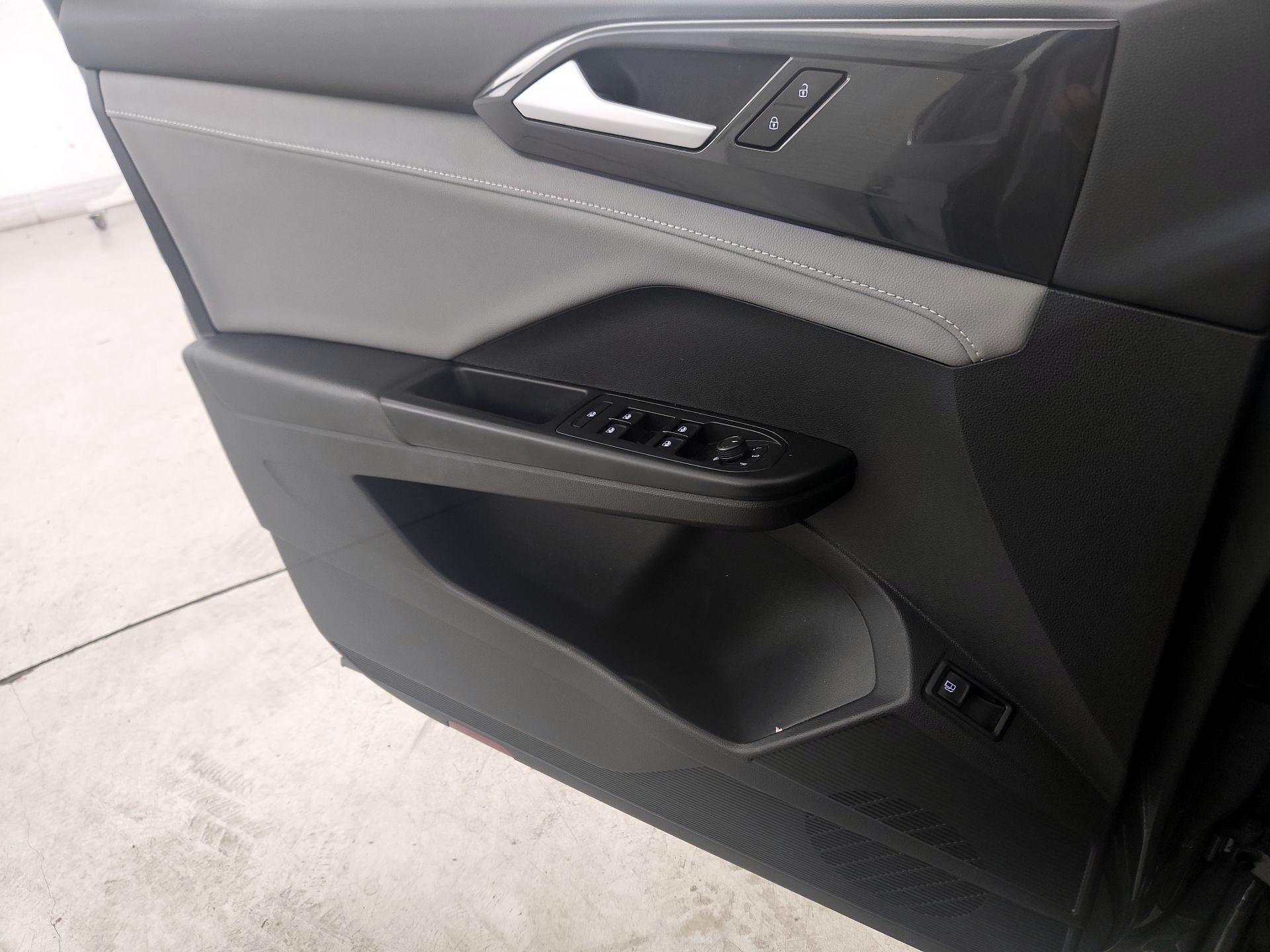 Thumbnail: 2022 Volkswagen Taos - 12