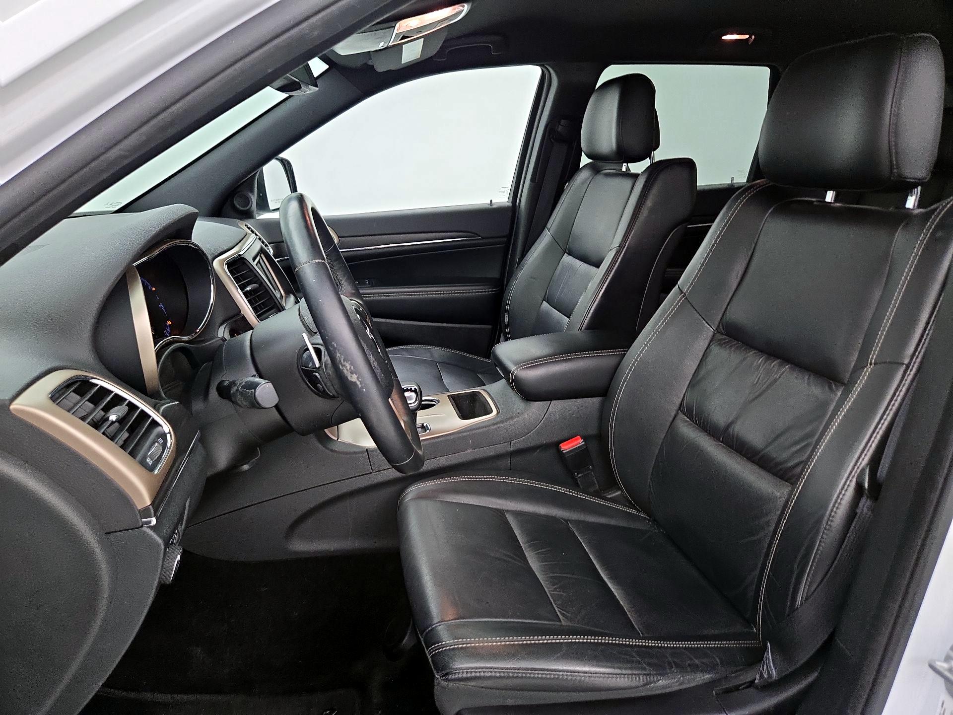 Thumbnail: 2015 Jeep Grand Cherokee - 11