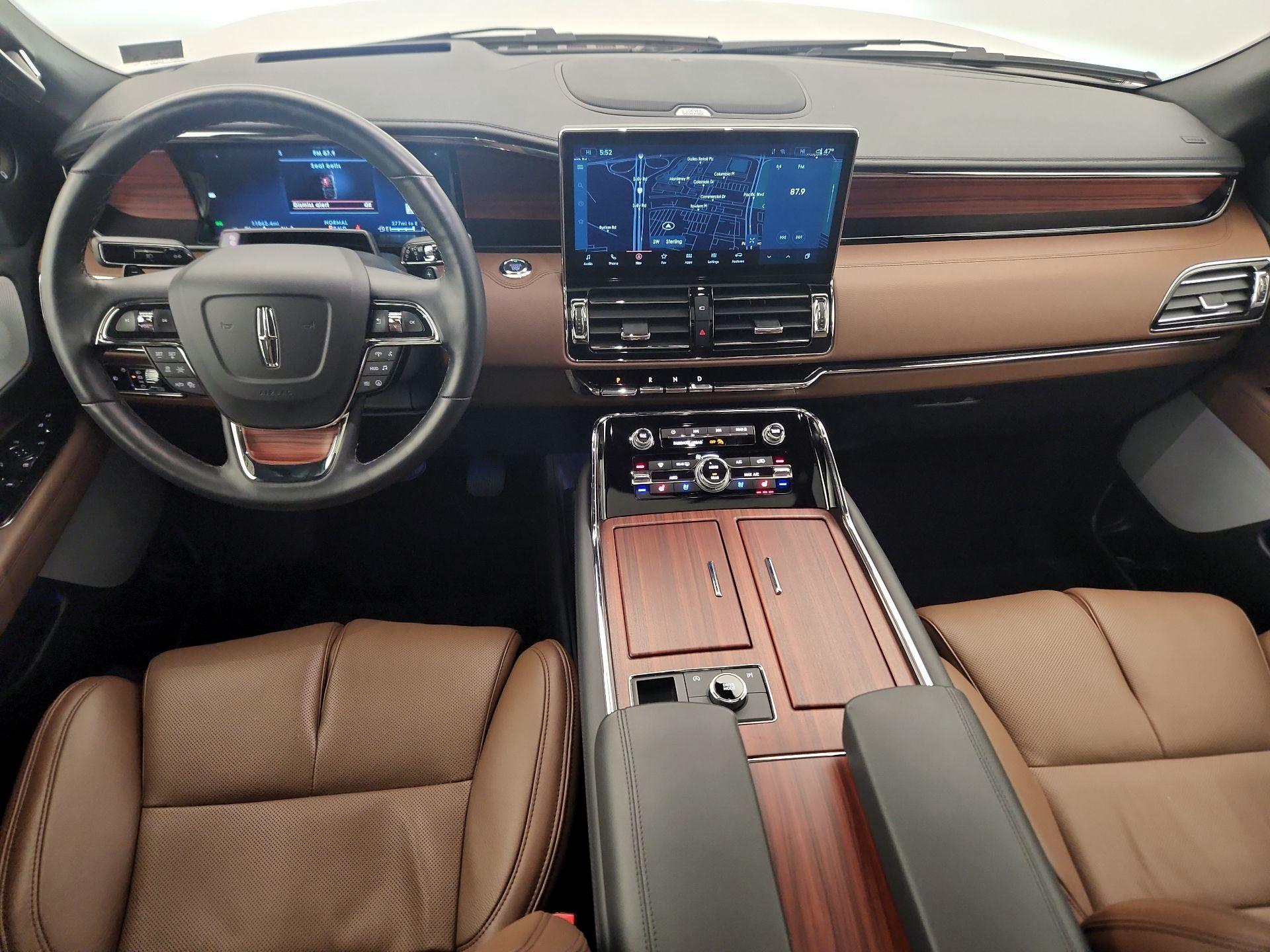 Thumbnail: 2024 Lincoln Navigator - 9