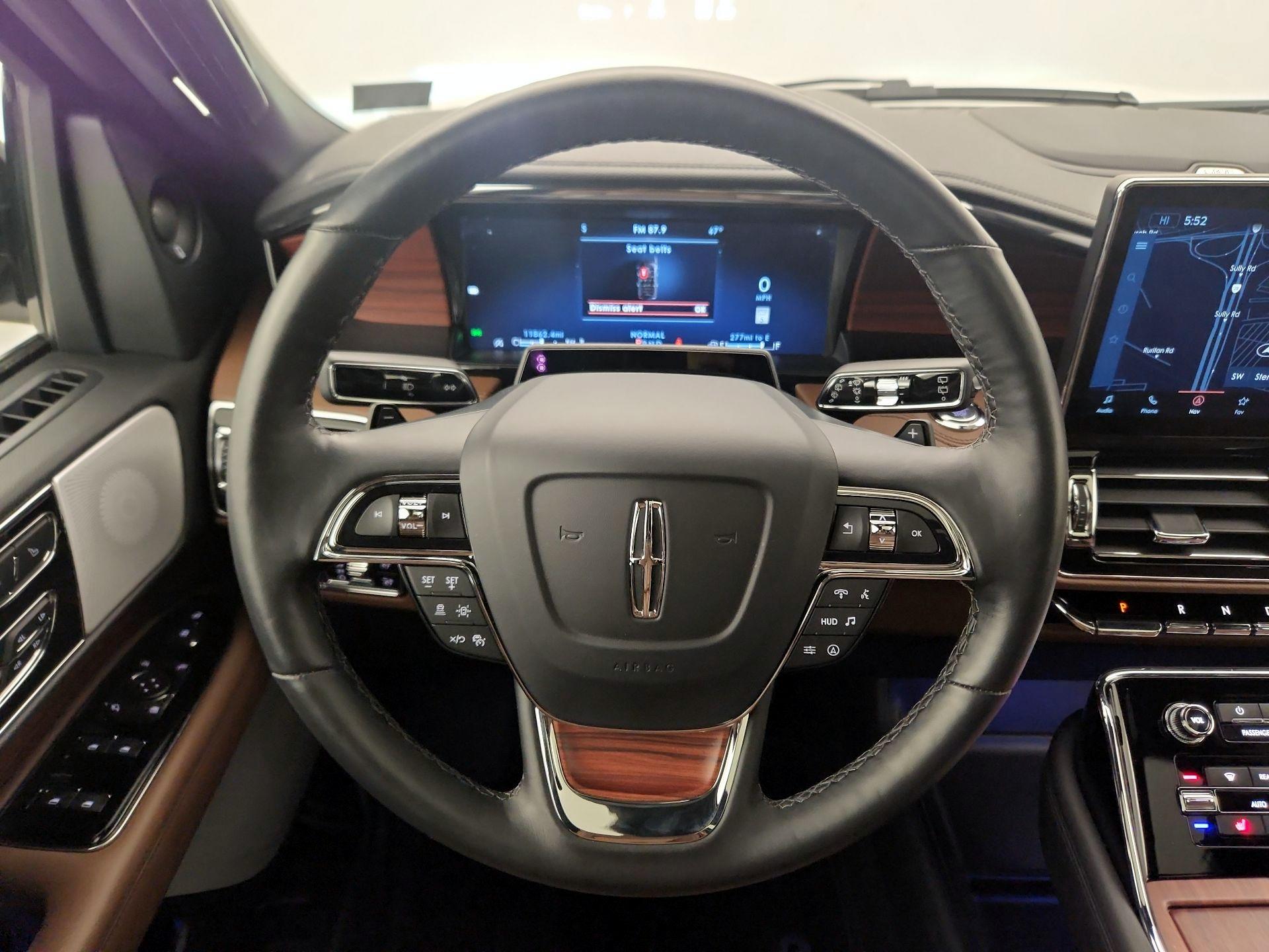 Thumbnail: 2024 Lincoln Navigator - 10