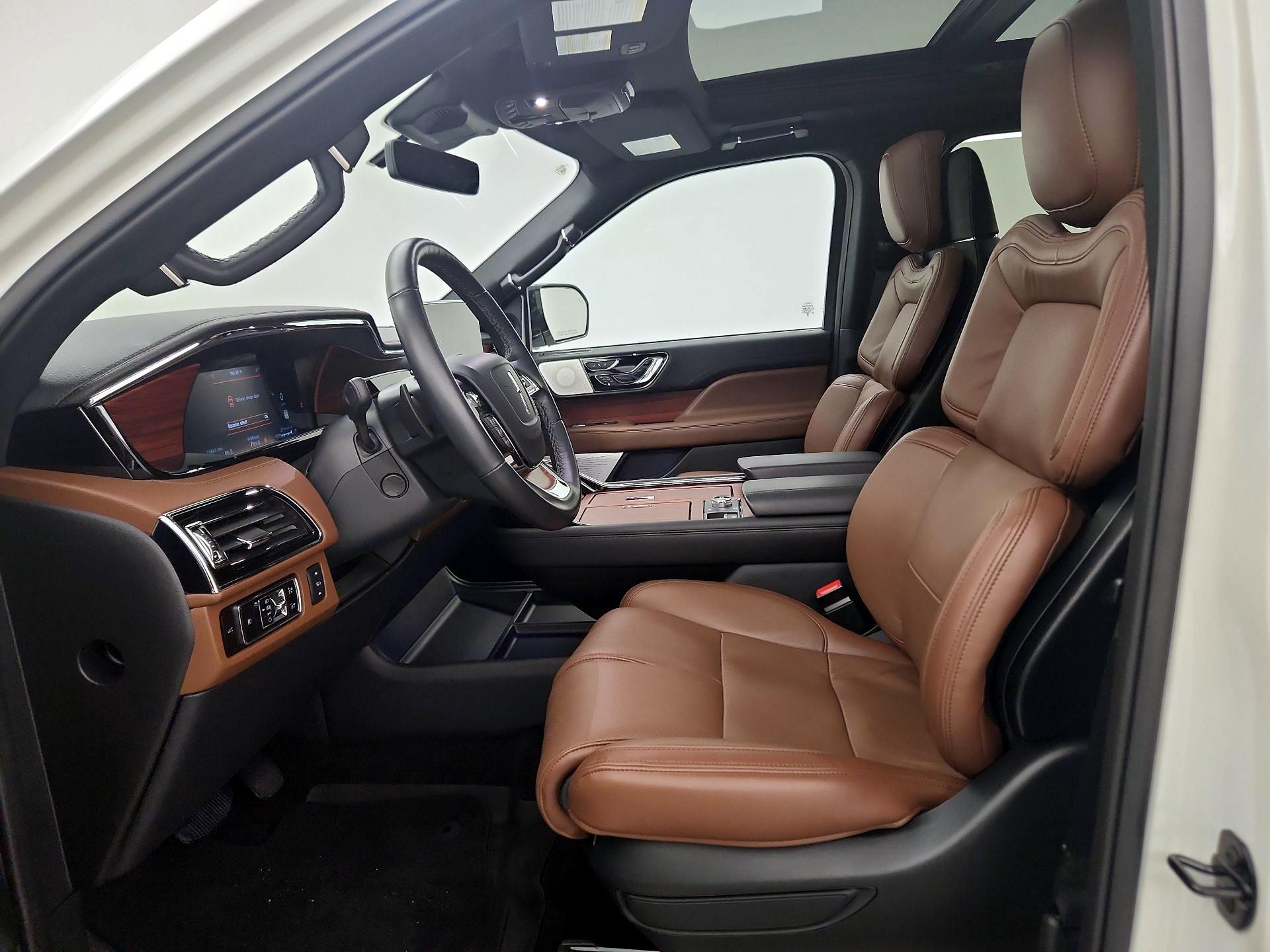 Thumbnail: 2024 Lincoln Navigator - 11