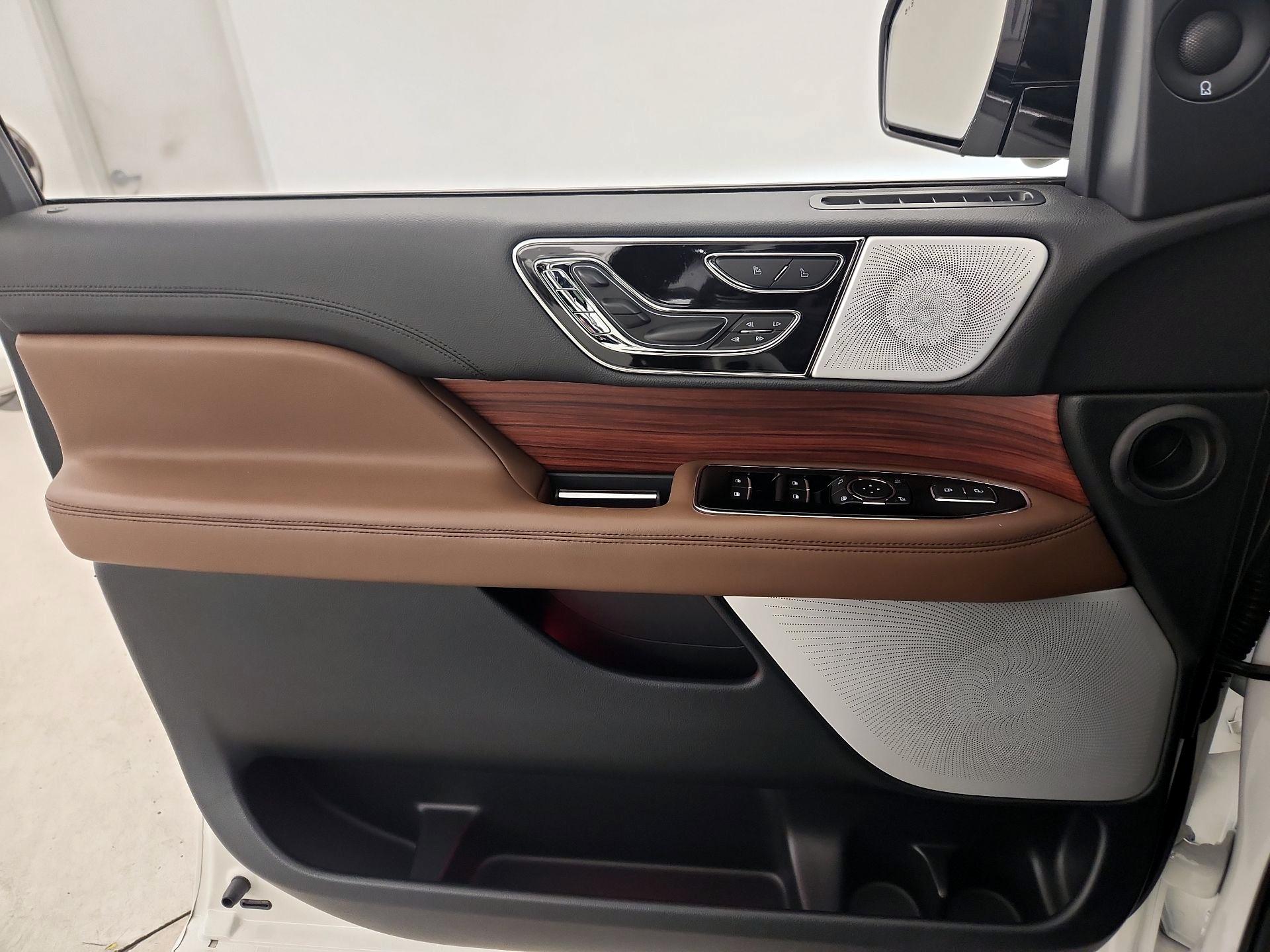 Thumbnail: 2024 Lincoln Navigator - 12