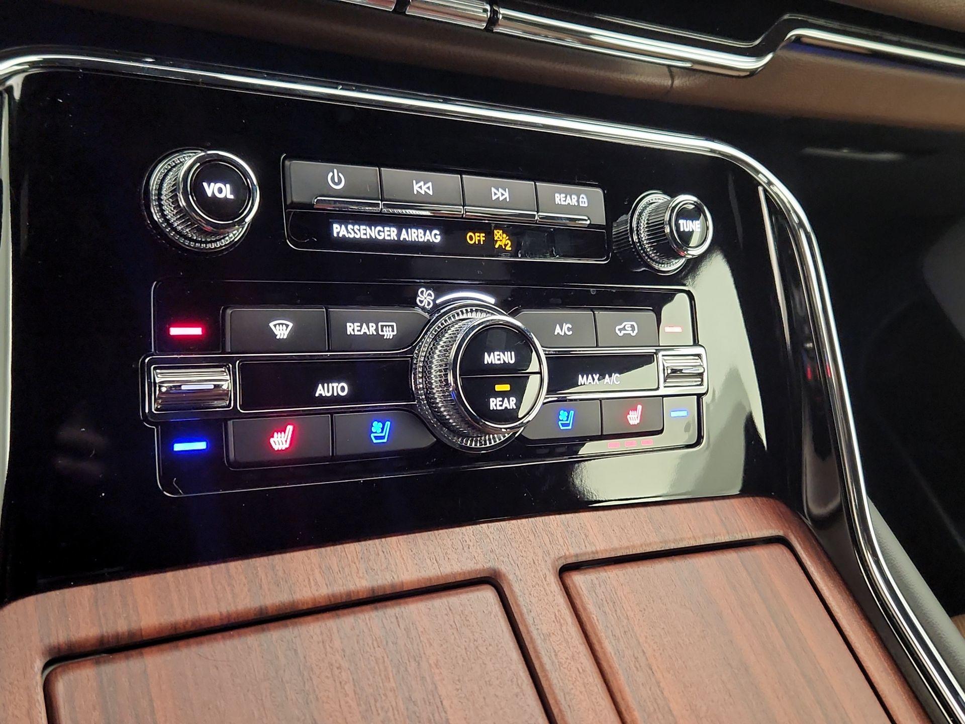 Thumbnail: 2024 Lincoln Navigator - 17