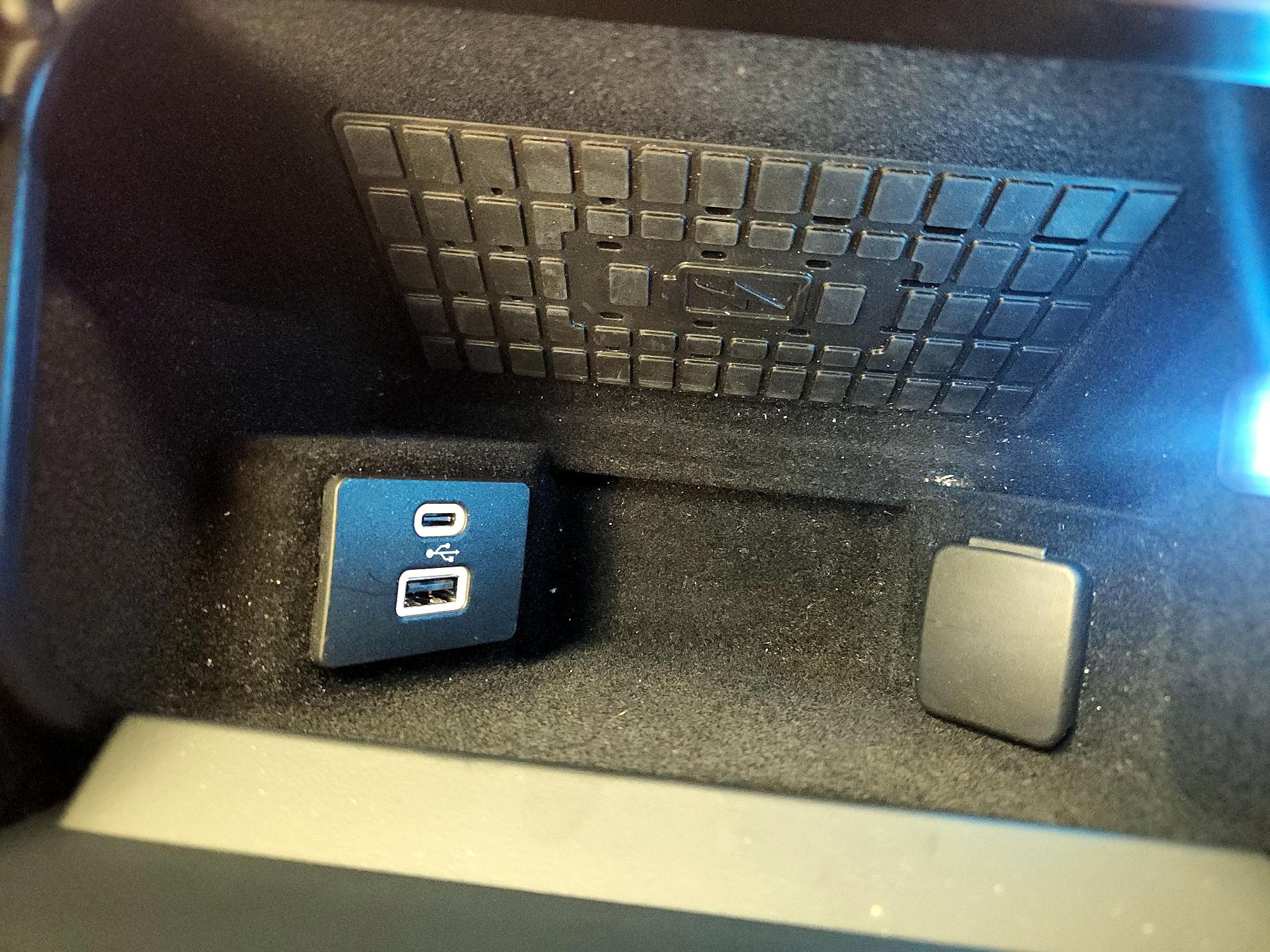 Thumbnail: 2024 Lincoln Navigator - 19