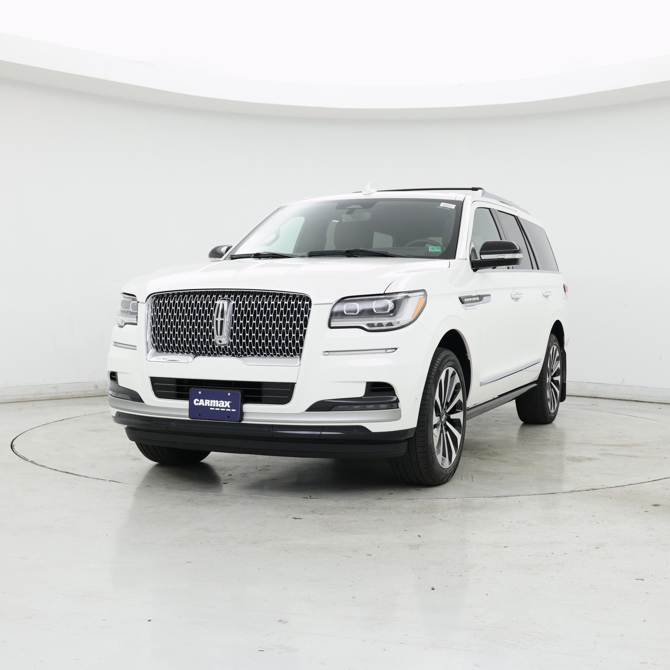 Thumbnail: 2024 Lincoln Navigator - 4