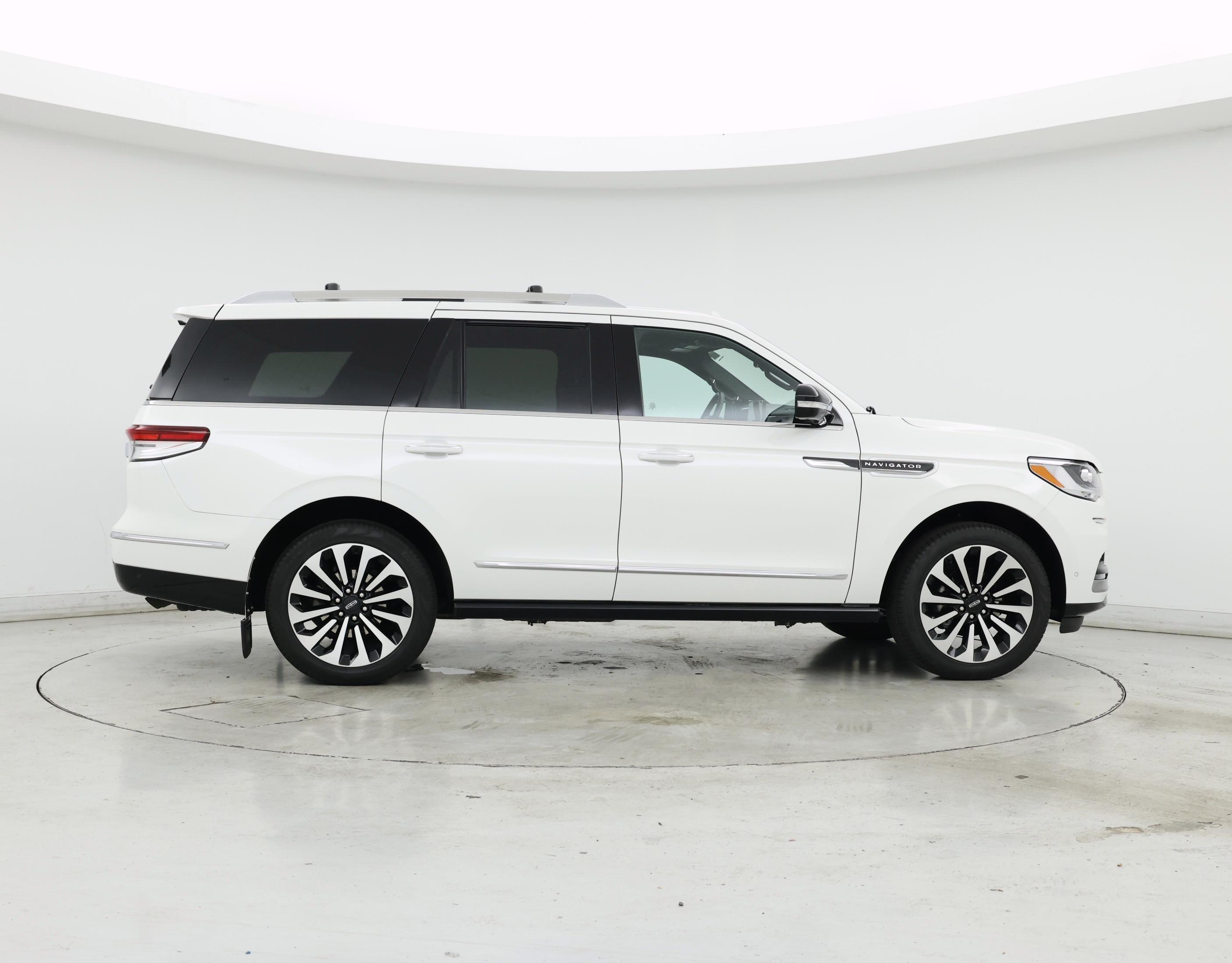 Thumbnail: 2024 Lincoln Navigator - 7