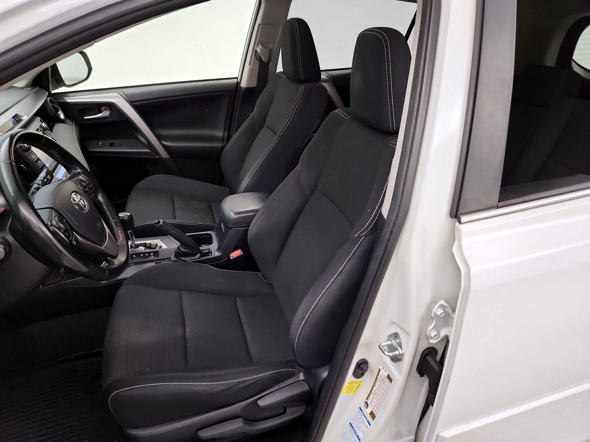 Thumbnail: 2018 Toyota RAV4 - 11