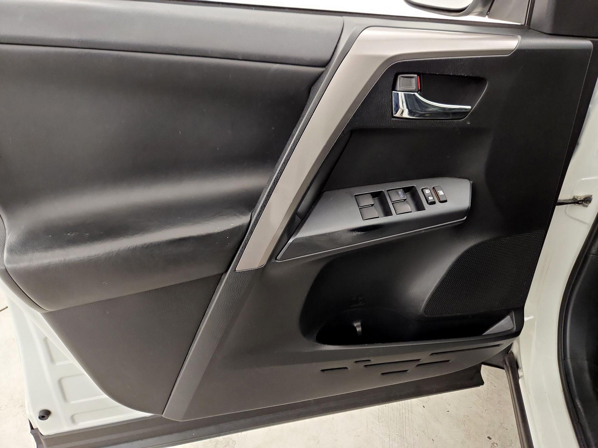 Thumbnail: 2018 Toyota RAV4 - 12