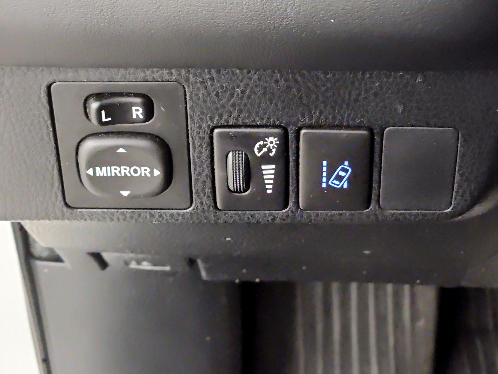 Thumbnail: 2018 Toyota RAV4 - 14