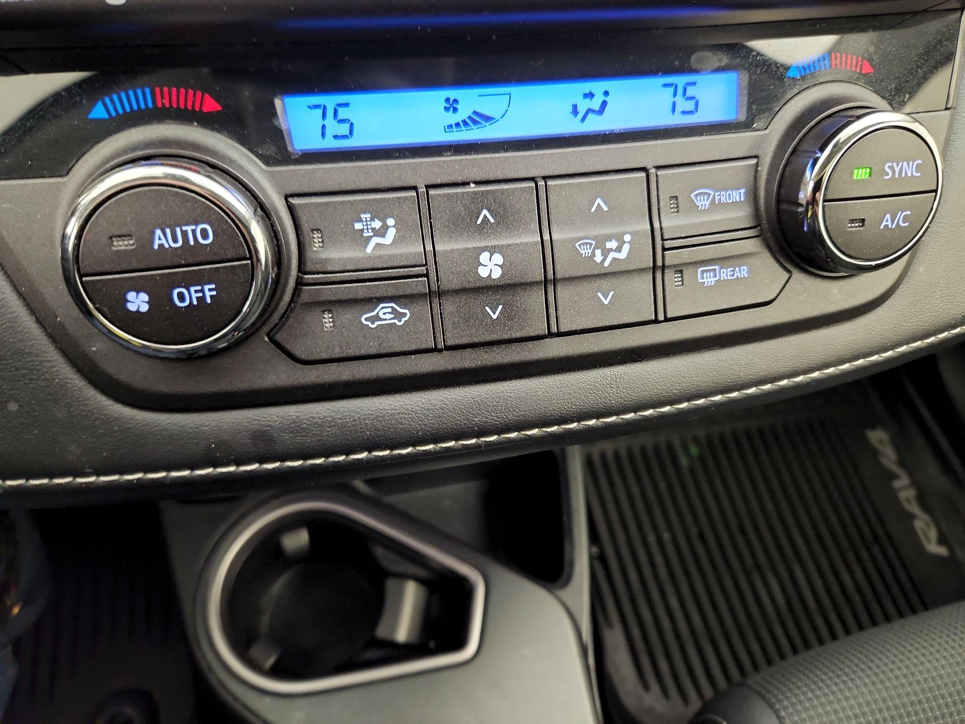 Thumbnail: 2018 Toyota RAV4 - 17