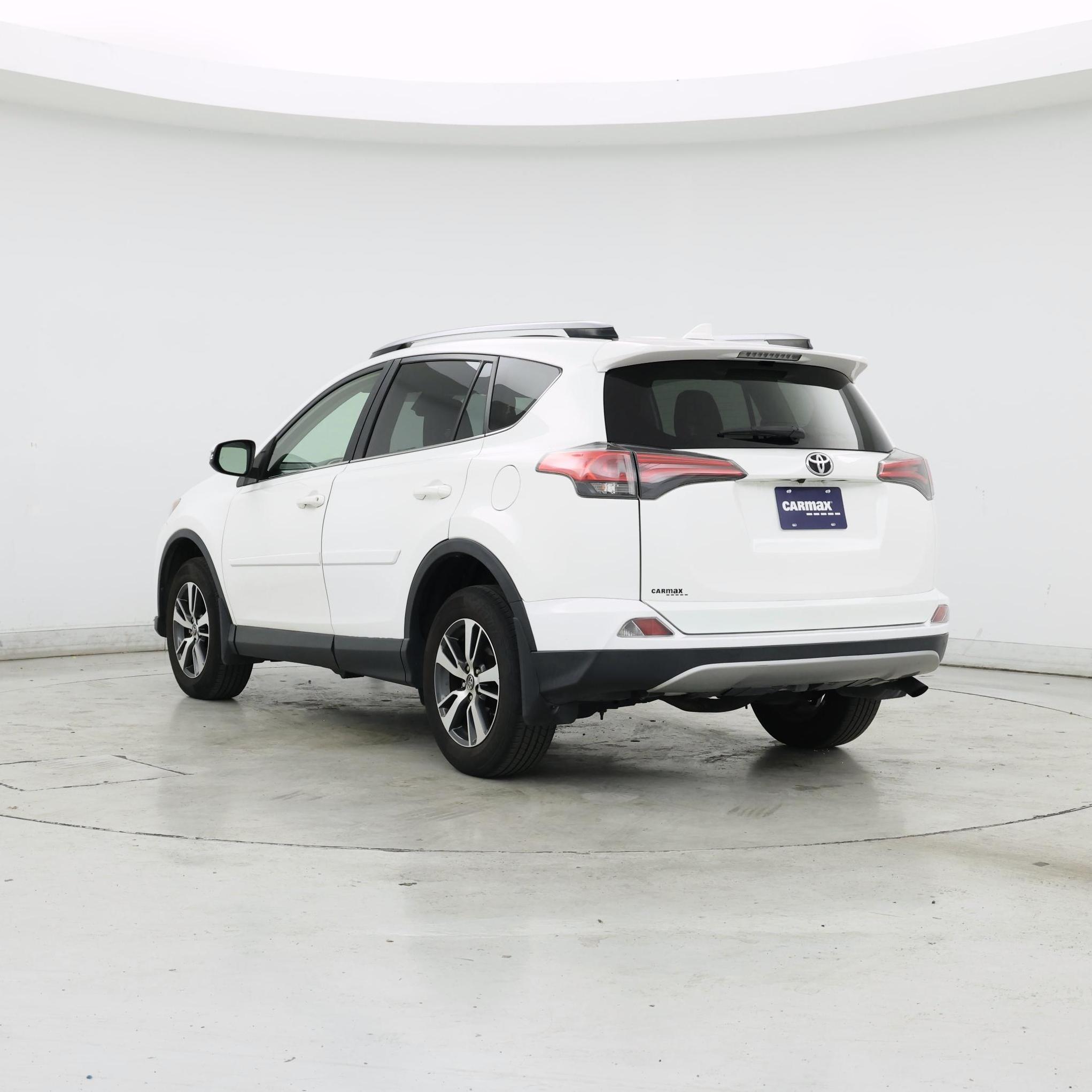 Thumbnail: 2018 Toyota RAV4 - 2