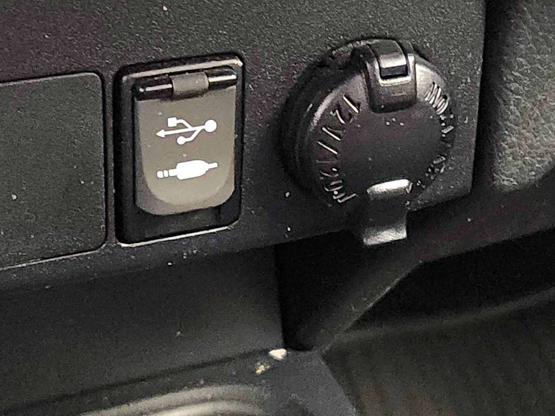 Thumbnail: 2018 Toyota RAV4 - 19