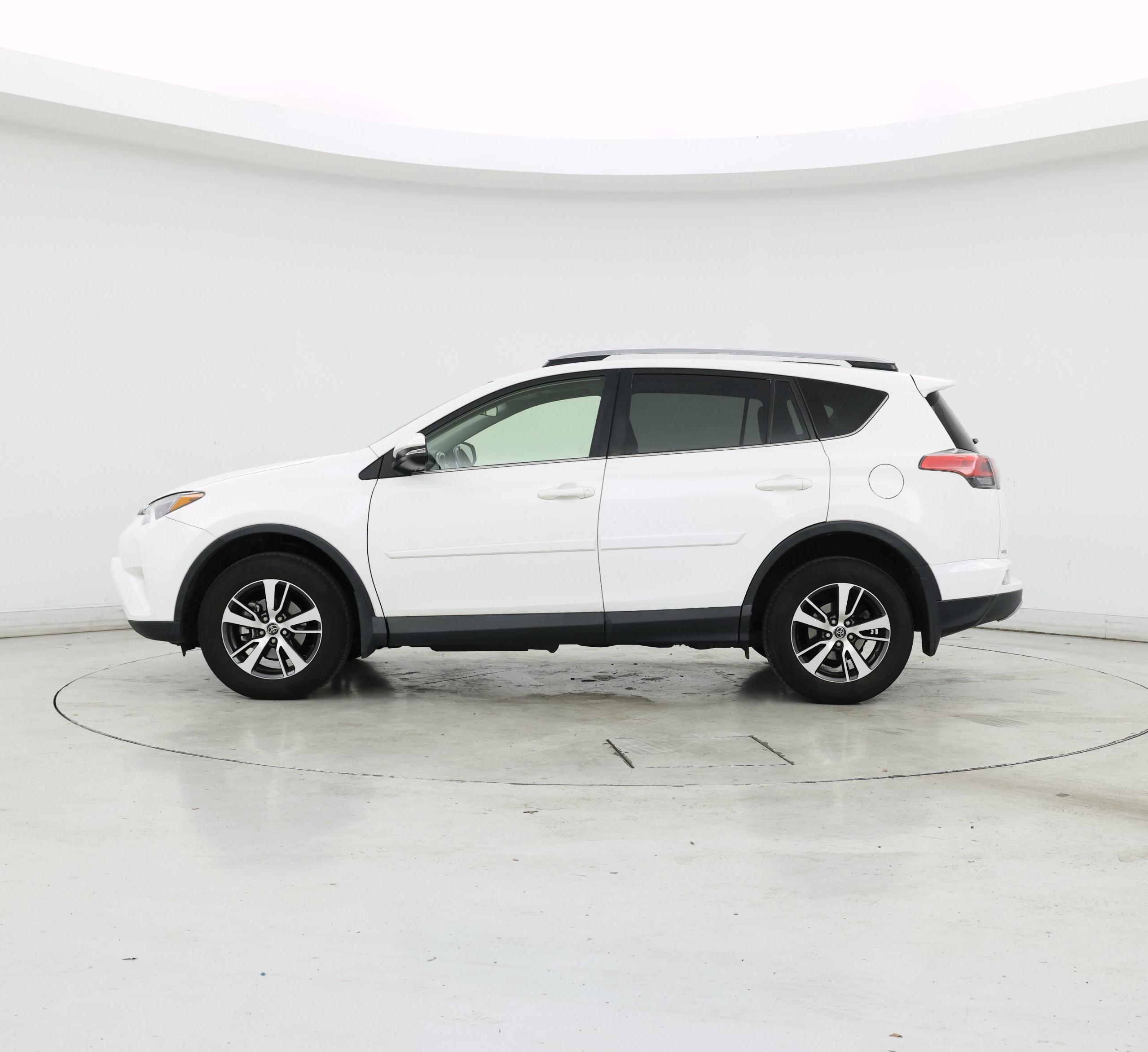 Thumbnail: 2018 Toyota RAV4 - 3