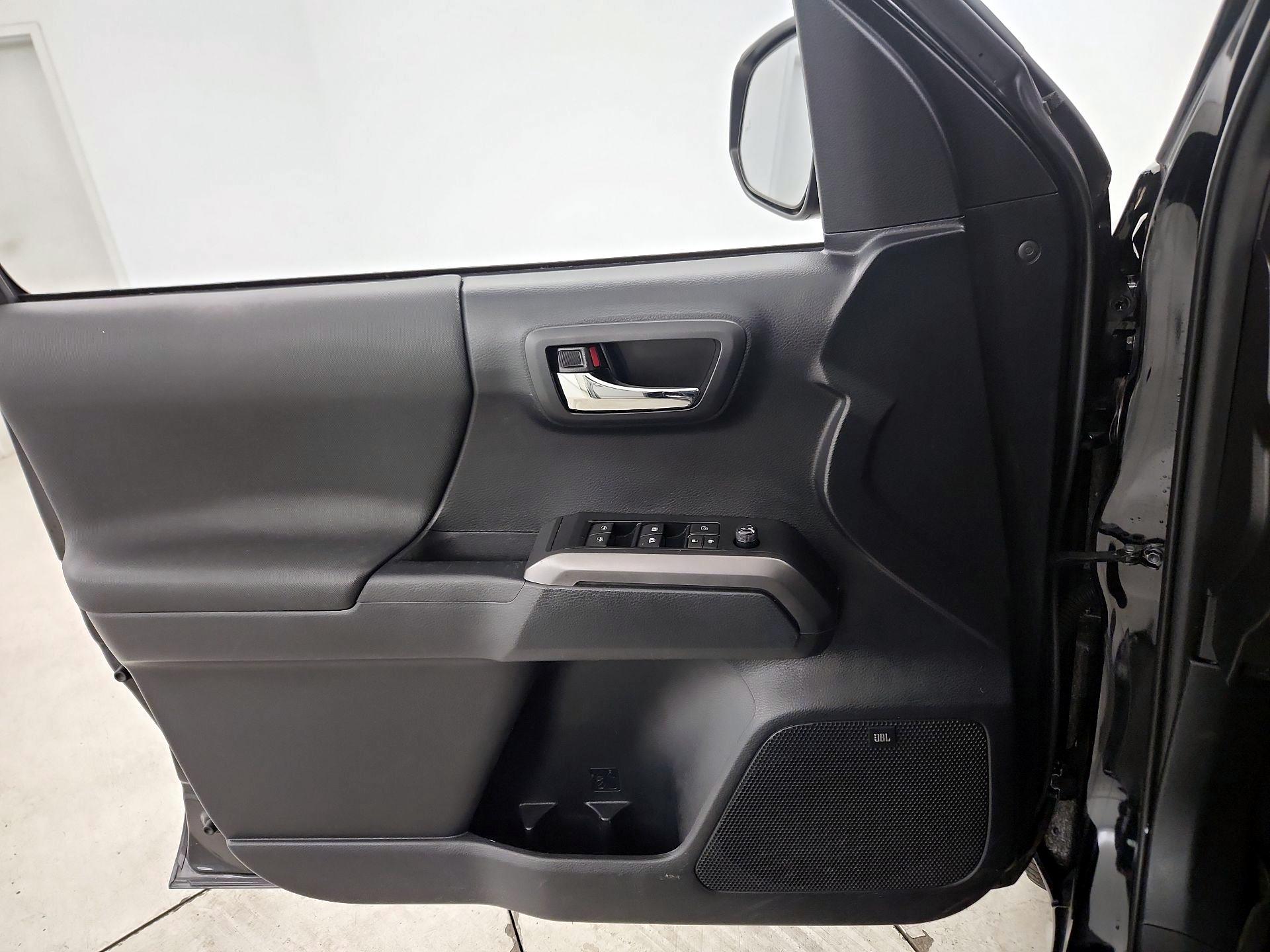 Thumbnail: 2019 Toyota Tacoma - 12