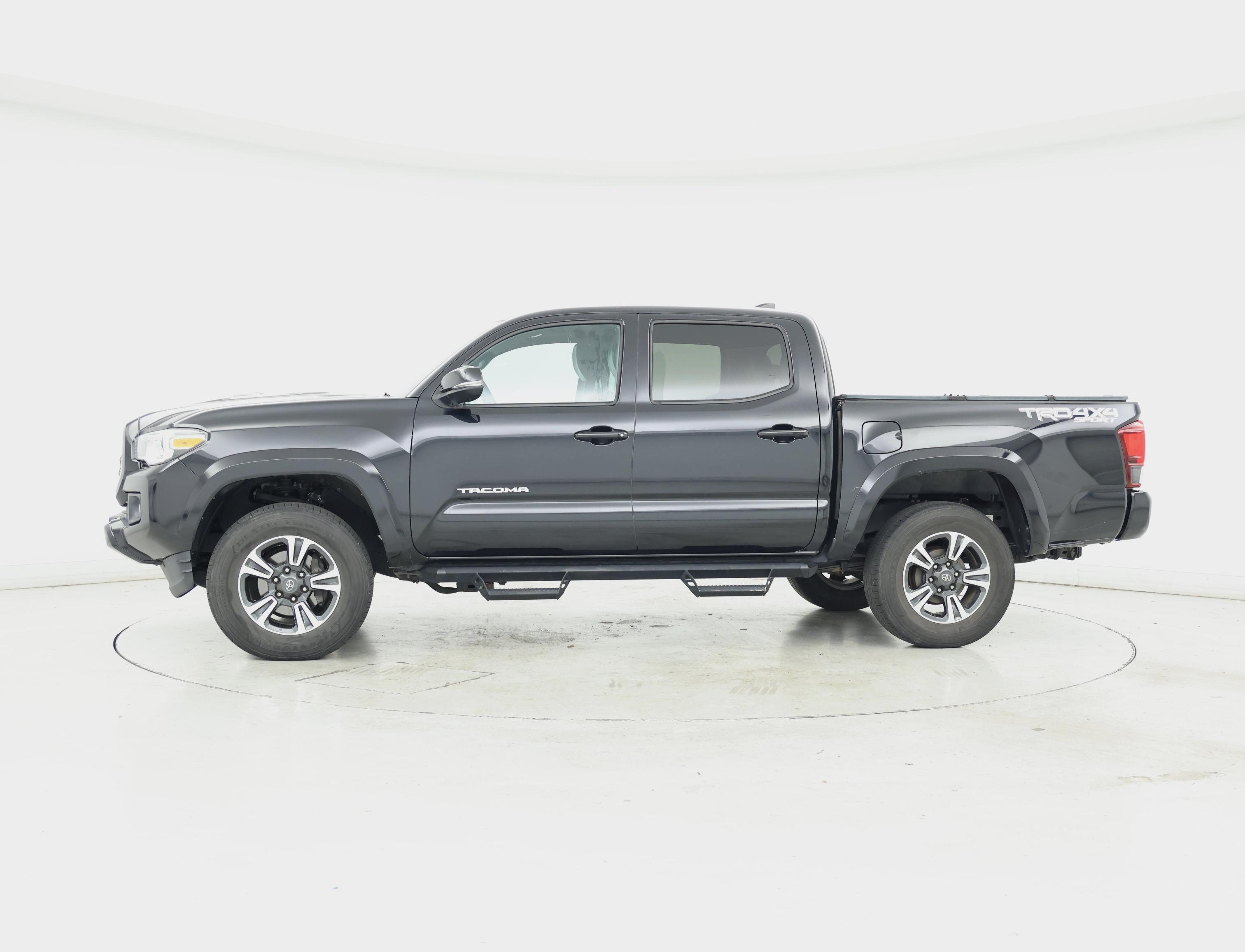 Thumbnail: 2019 Toyota Tacoma - 3