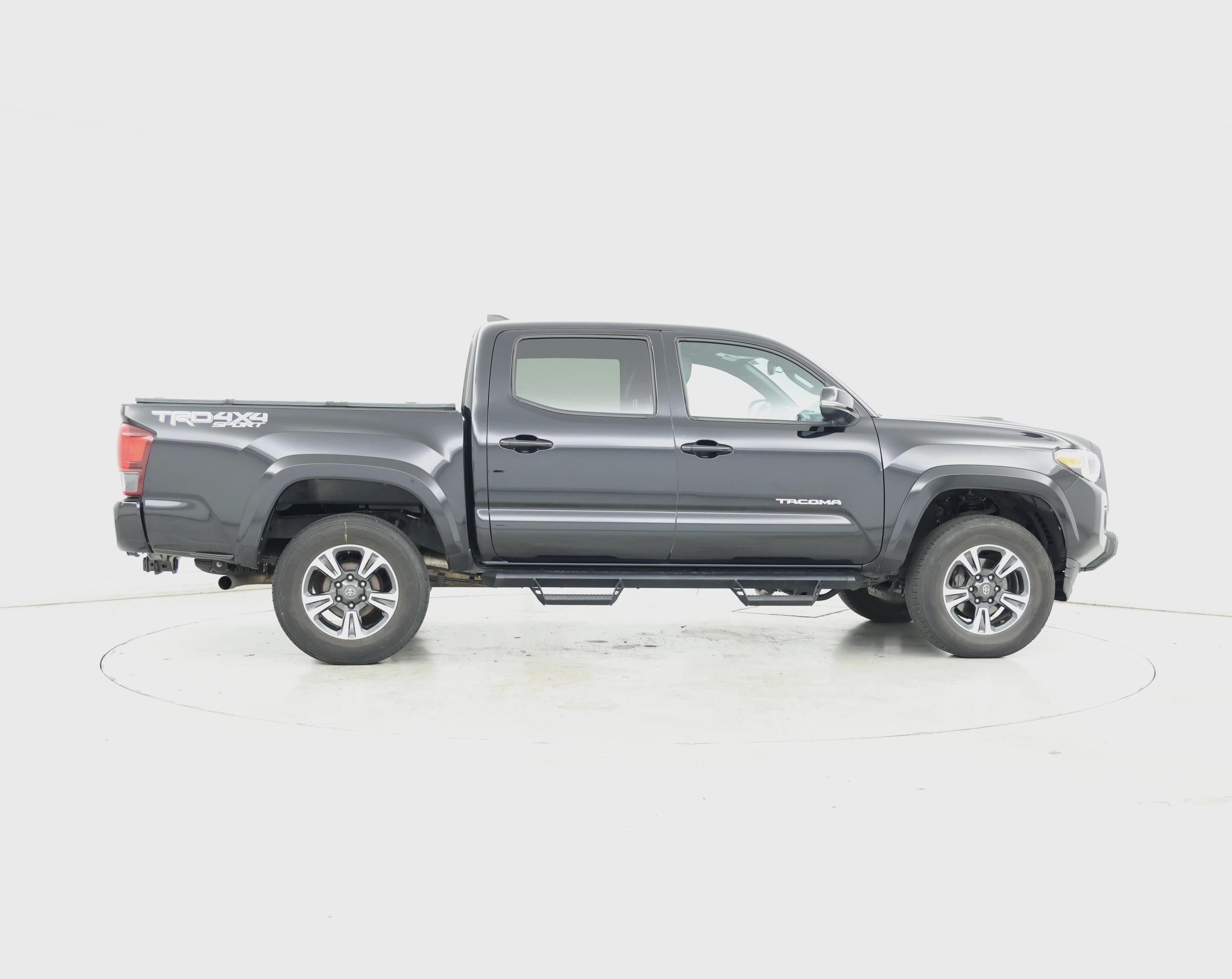 Thumbnail: 2019 Toyota Tacoma - 7