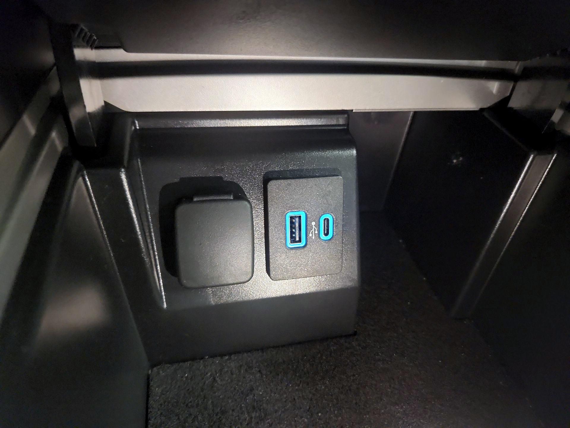 Thumbnail: 2023 Ford Explorer - 18