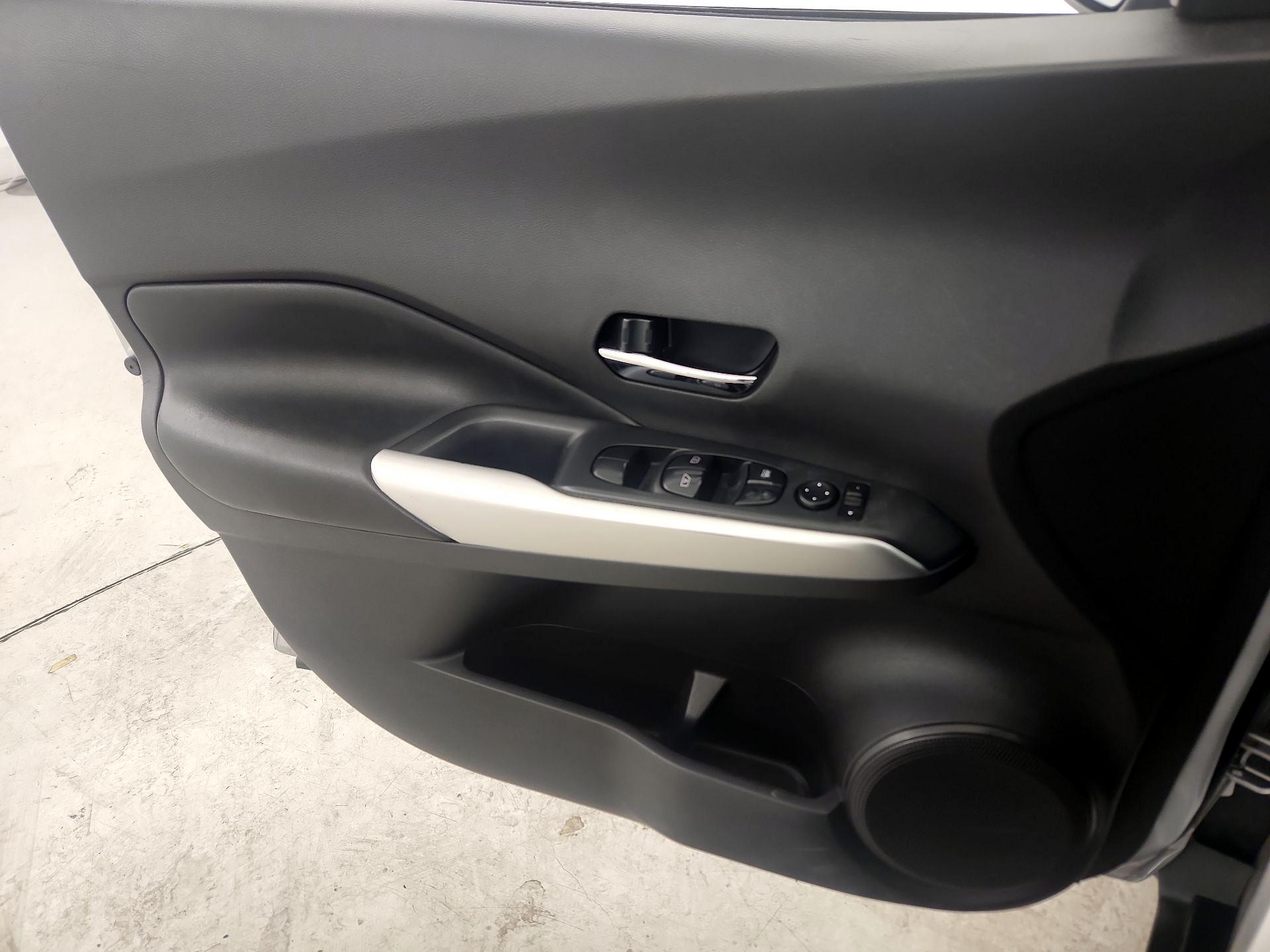 Thumbnail: 2020 Nissan Kicks - 12