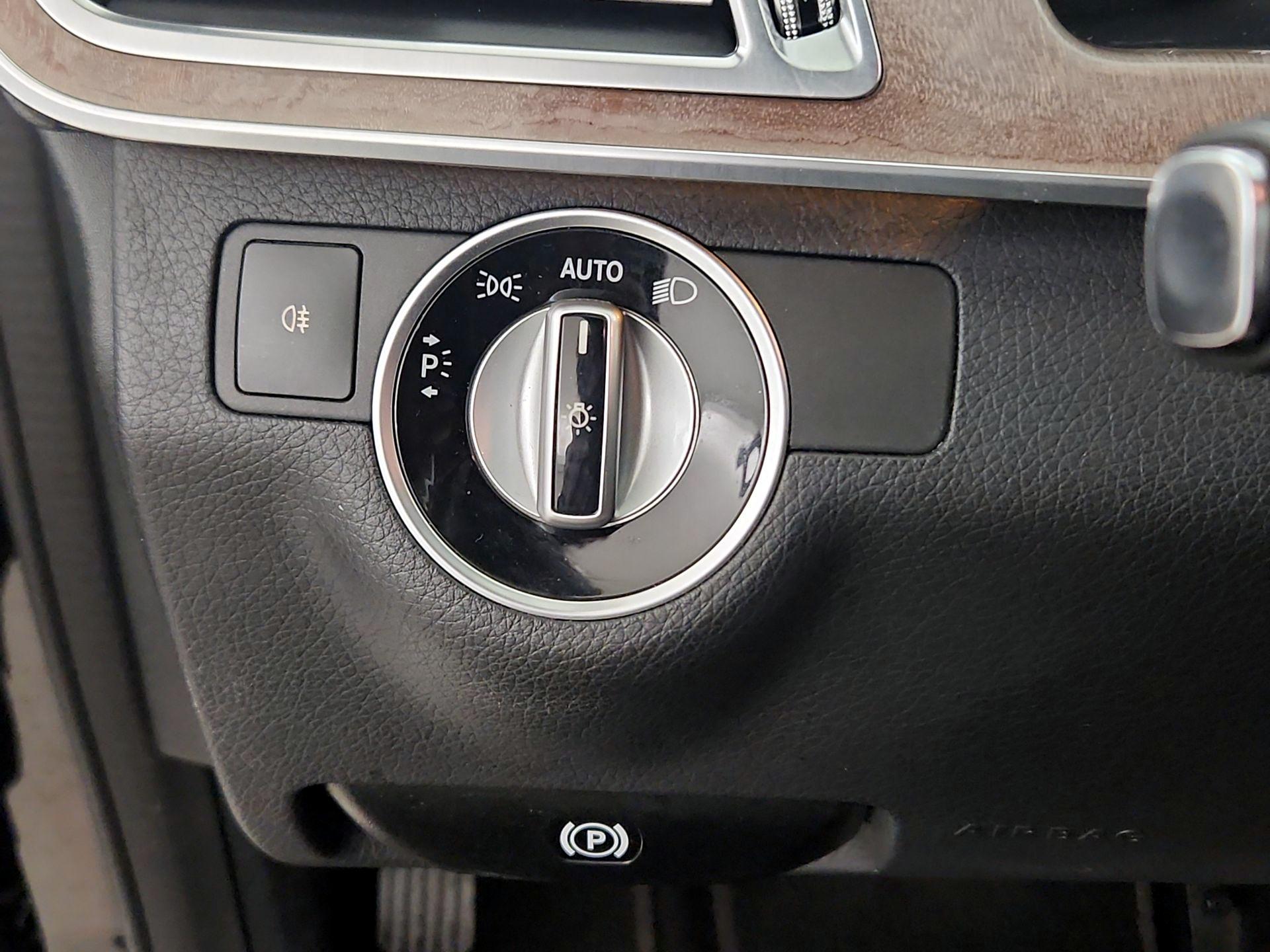 Thumbnail: 2015 Mercedes-Benz E-Class - 13