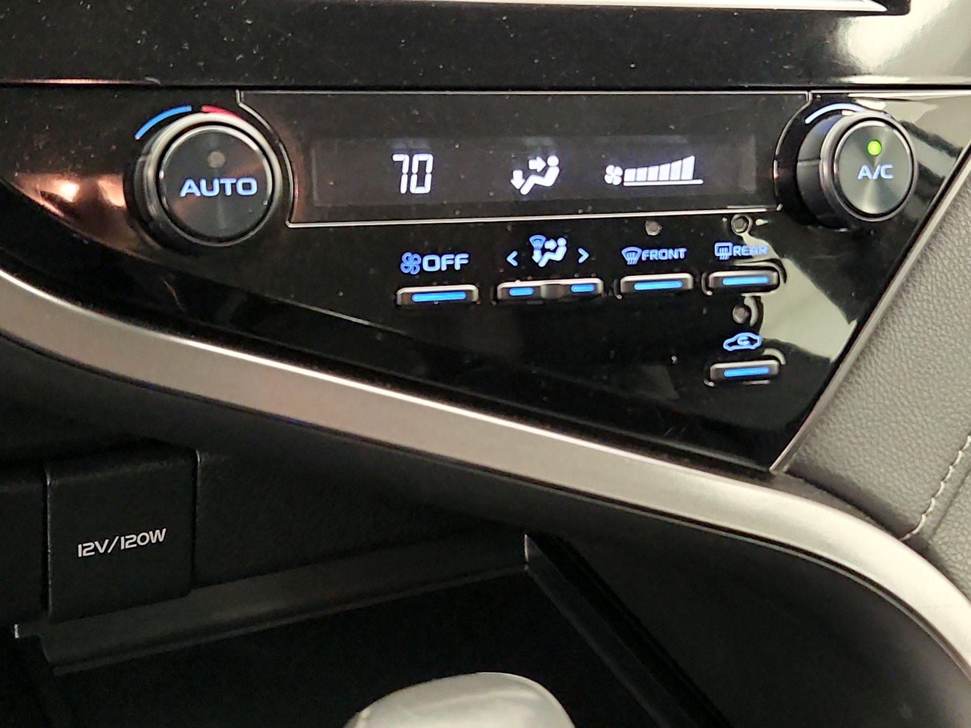 Thumbnail: 2019 Toyota Camry - 16