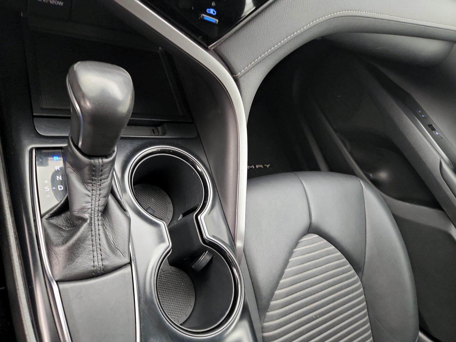 Thumbnail: 2019 Toyota Camry - 17