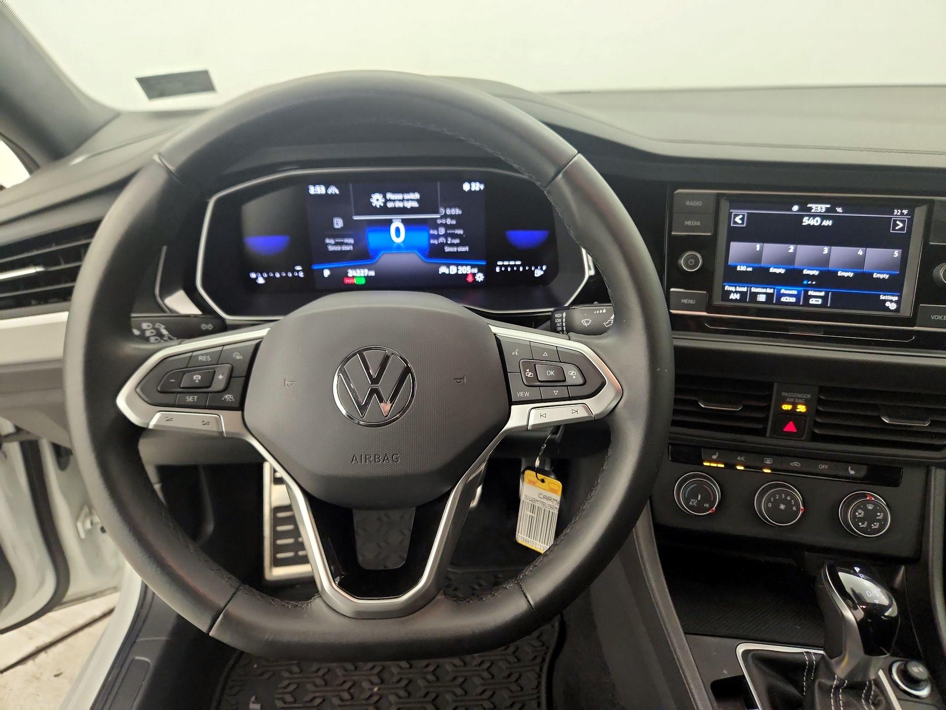 Thumbnail: 2024 Volkswagen Jetta - 10