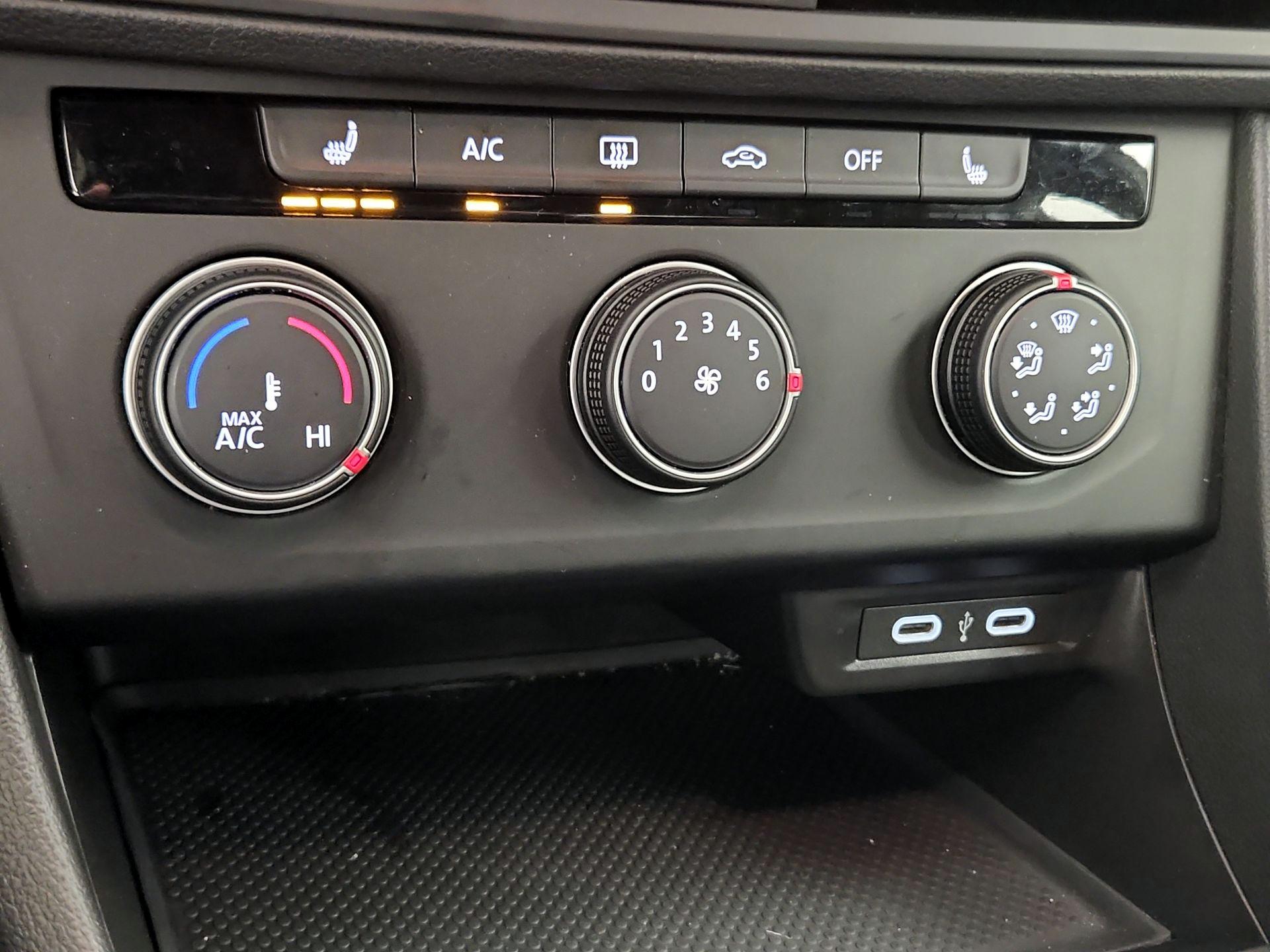 Thumbnail: 2024 Volkswagen Jetta - 16