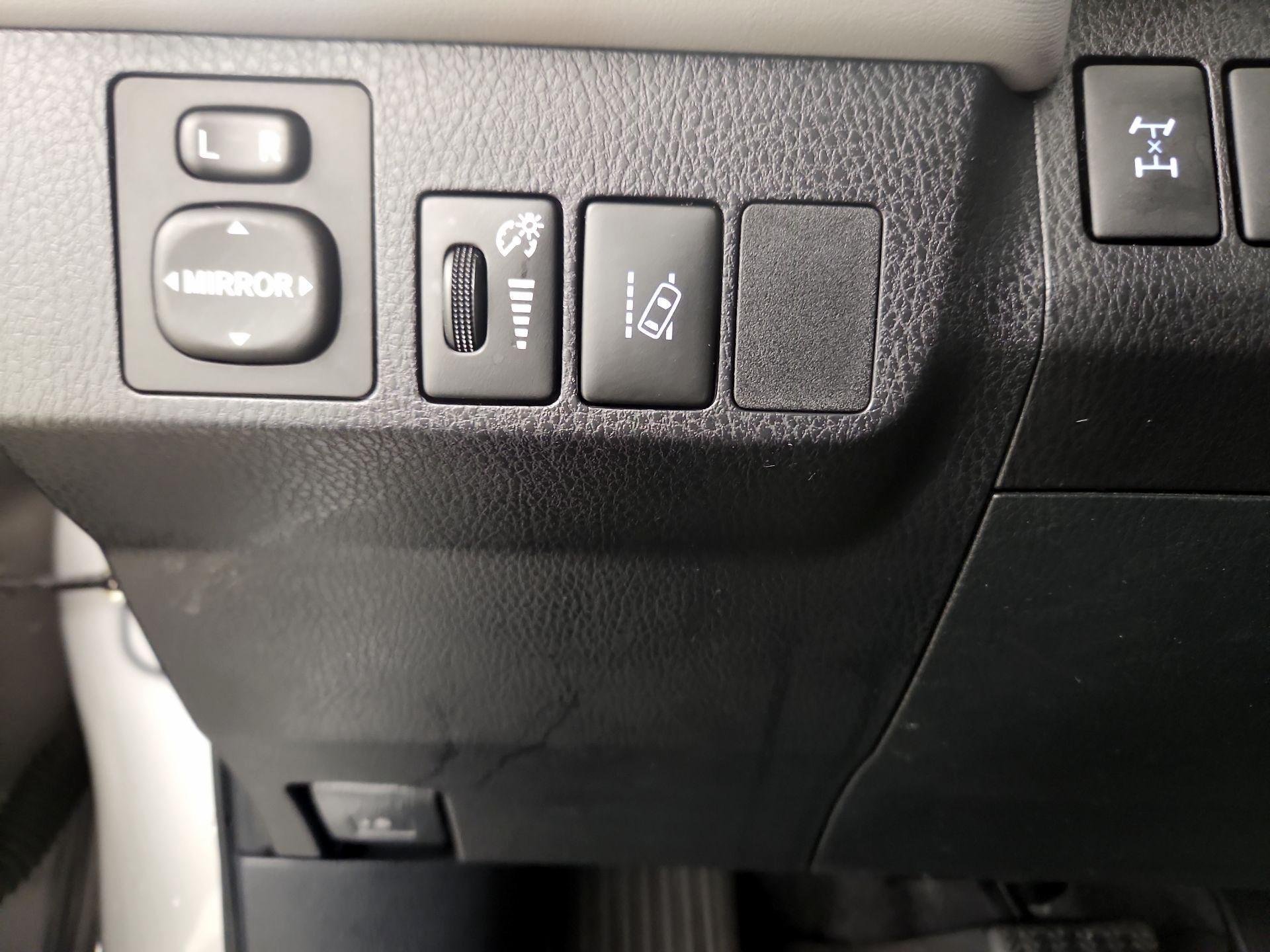 Thumbnail: 2018 Toyota RAV4 - 13