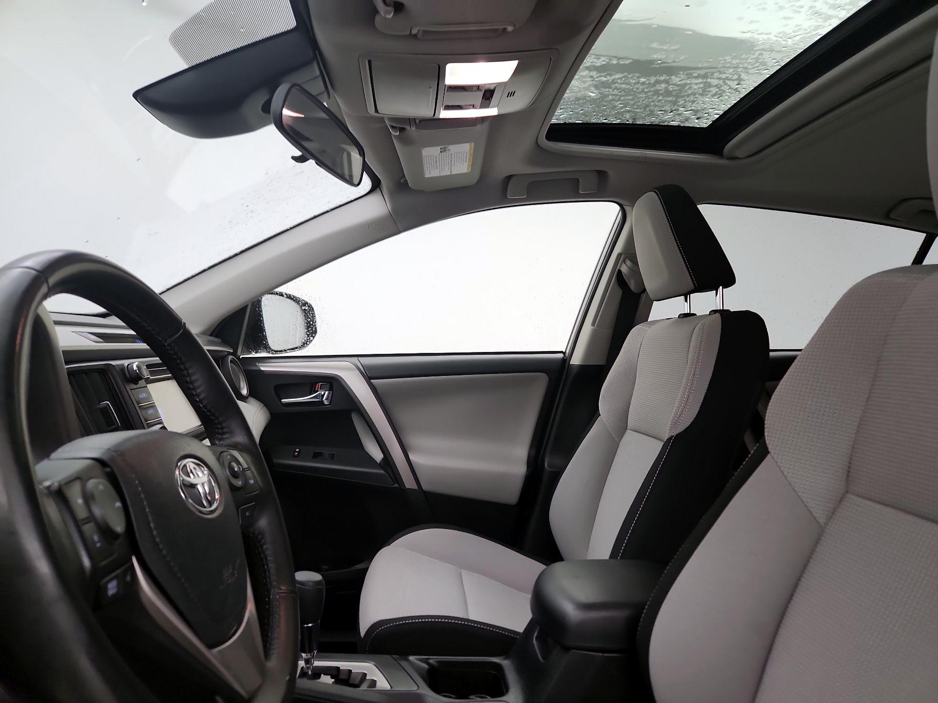 Thumbnail: 2018 Toyota RAV4 - 19