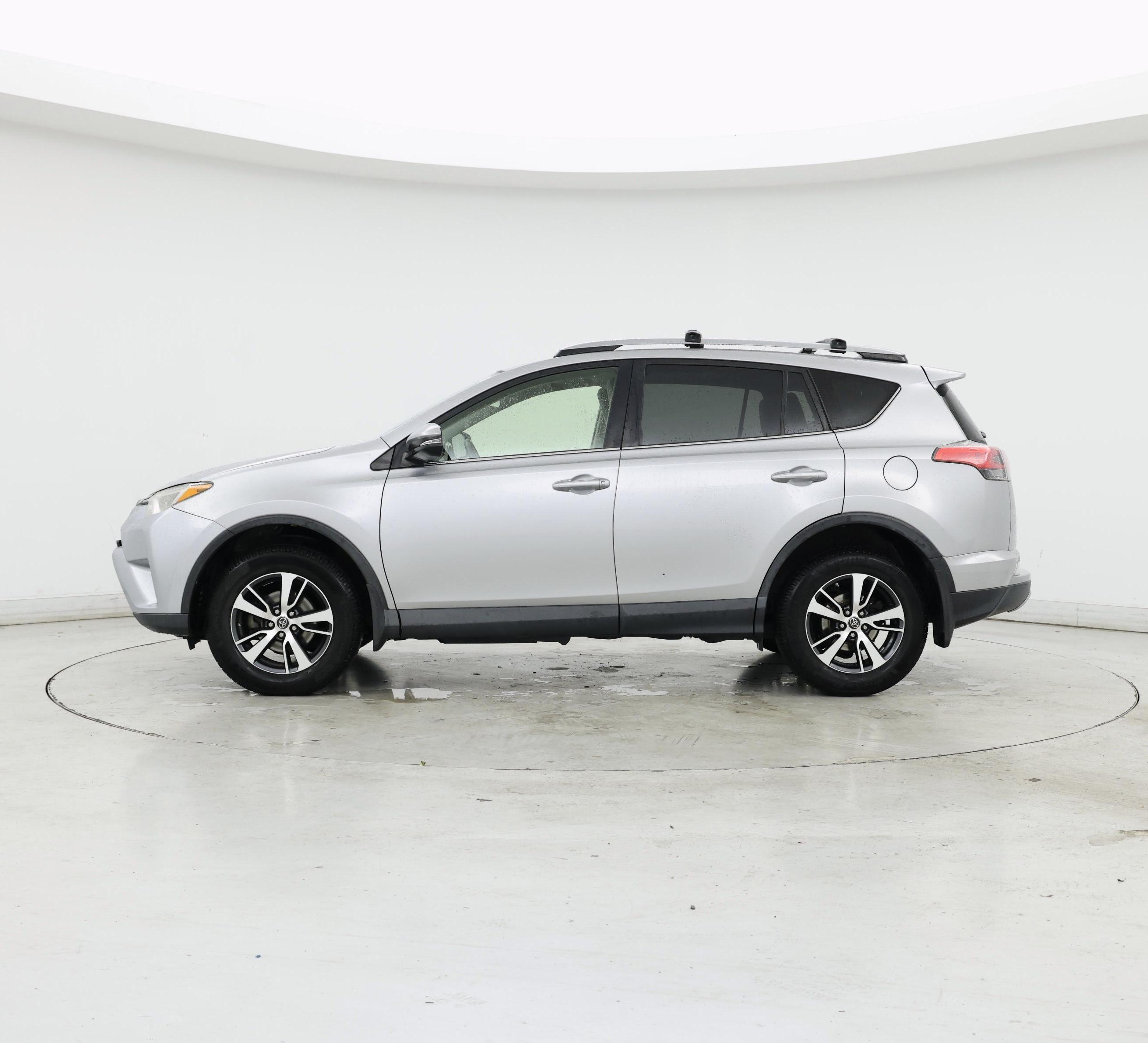 Thumbnail: 2018 Toyota RAV4 - 3
