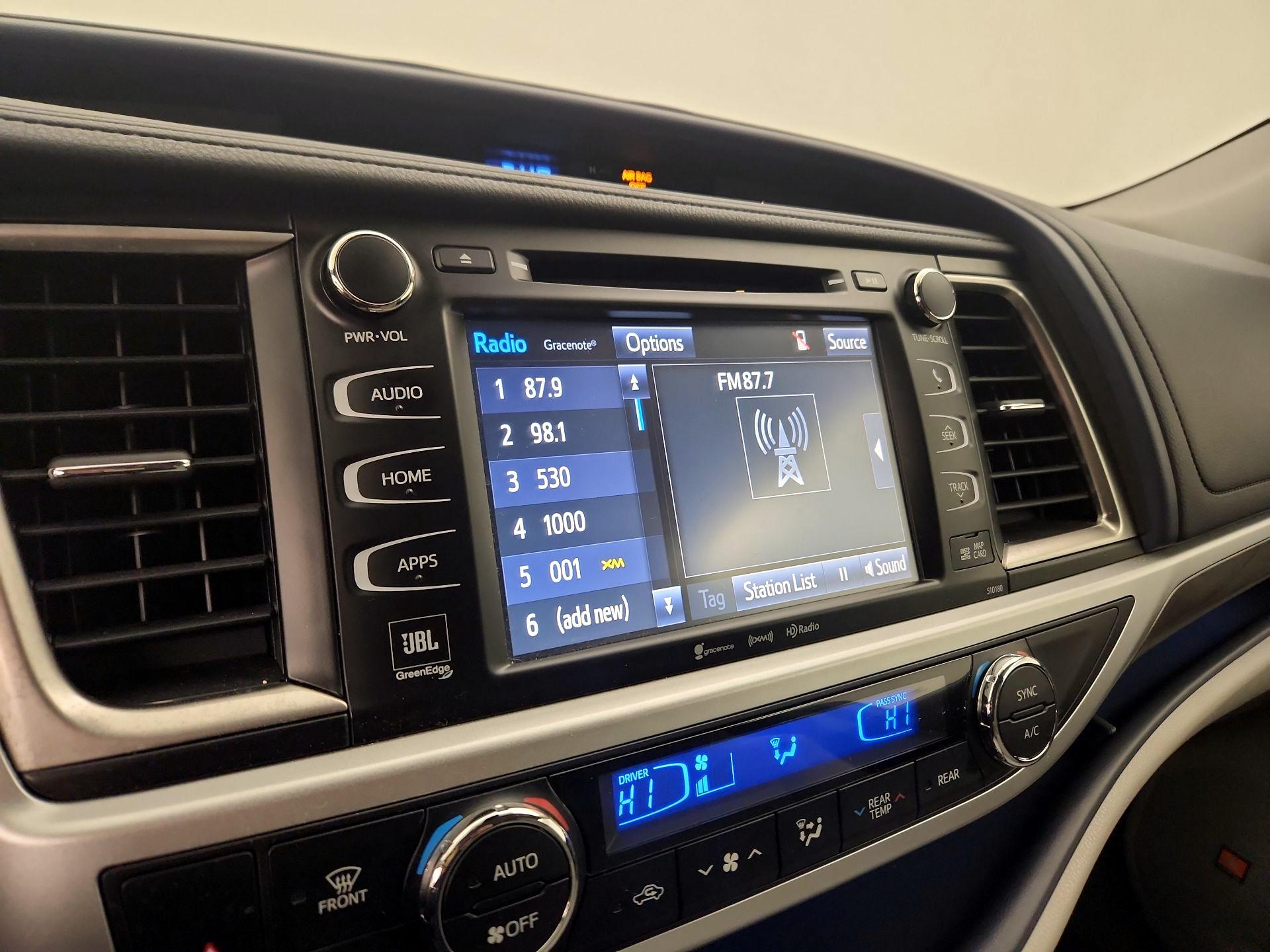 Thumbnail: 2018 Toyota Highlander - 15