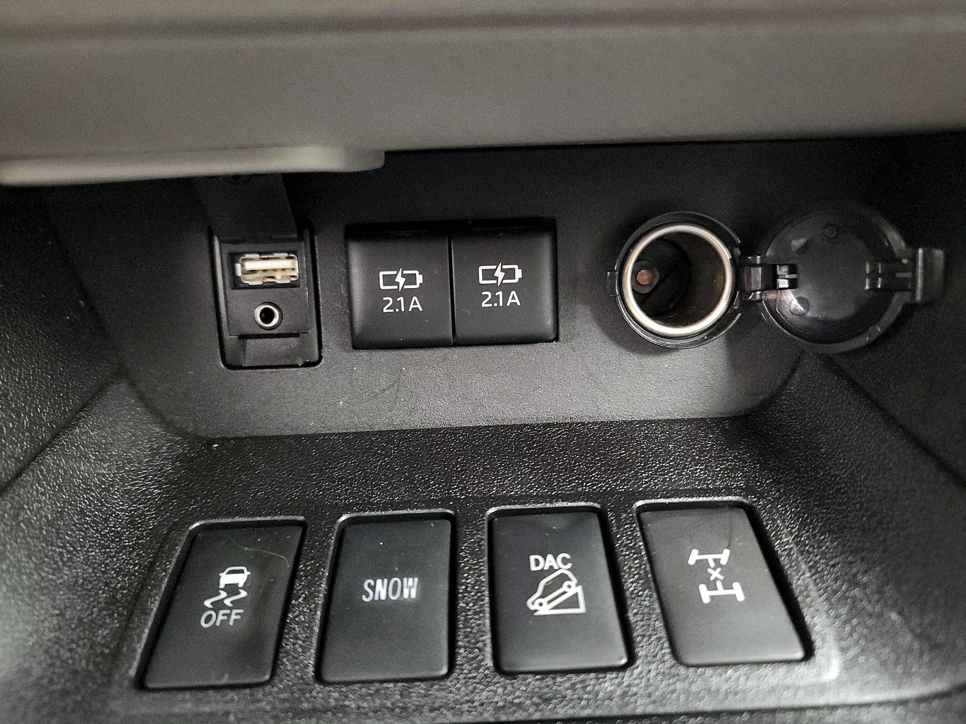 Thumbnail: 2018 Toyota Highlander - 18