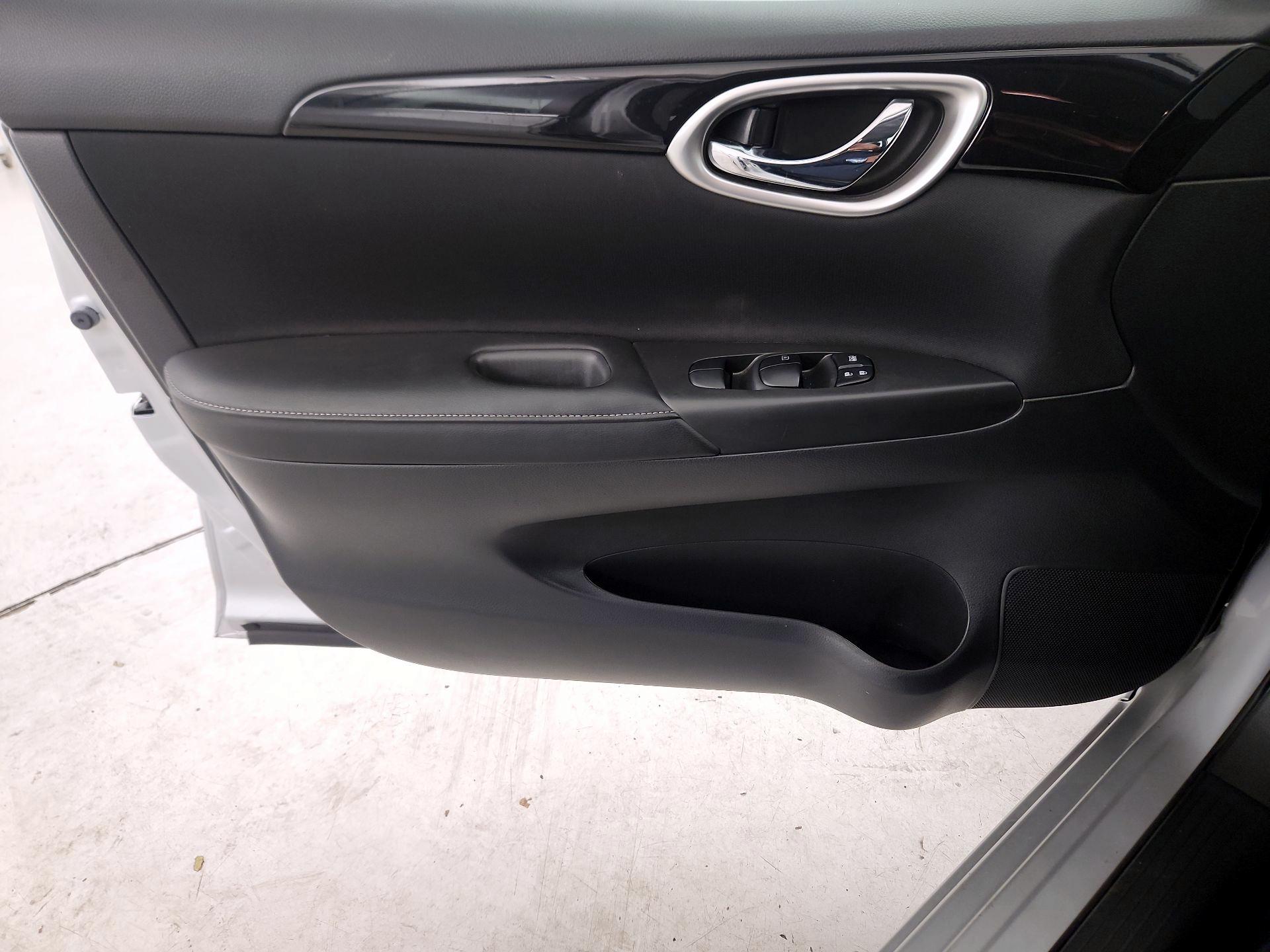 Thumbnail: 2019 Nissan Sentra - 12