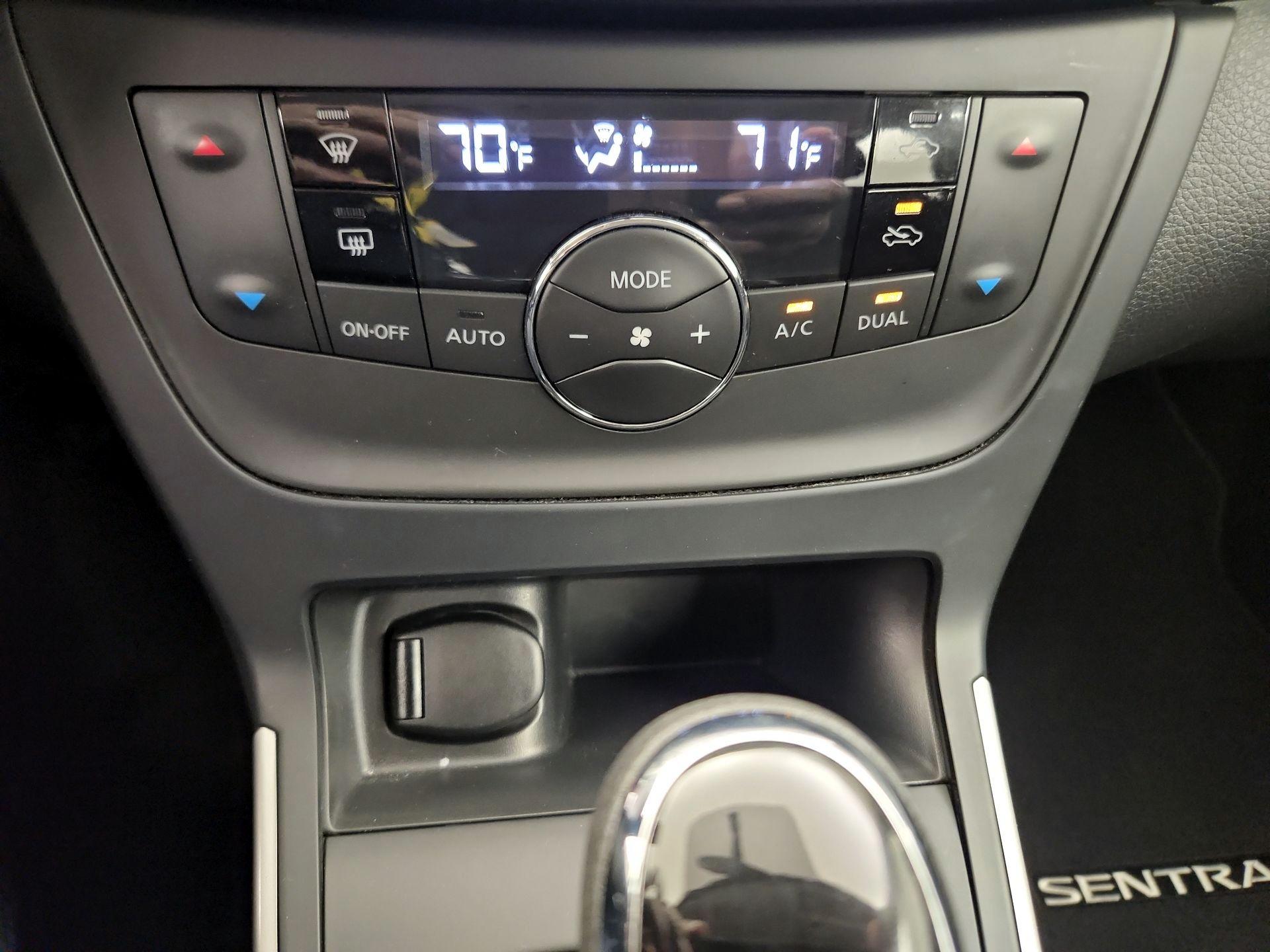 Thumbnail: 2019 Nissan Sentra - 16