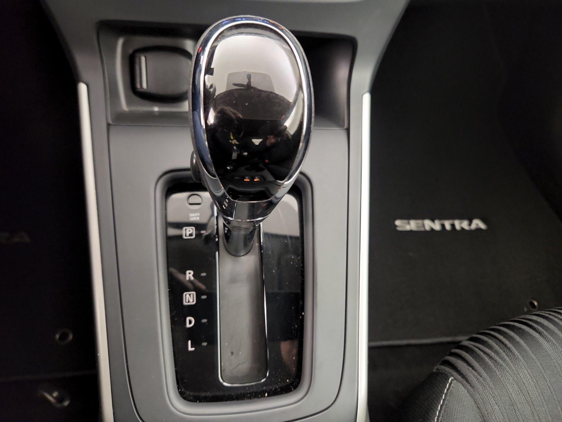 Thumbnail: 2019 Nissan Sentra - 17