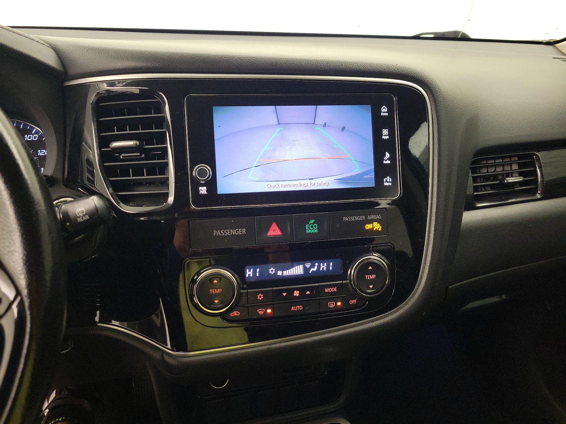 Thumbnail: 2017 Mitsubishi Outlander - 14