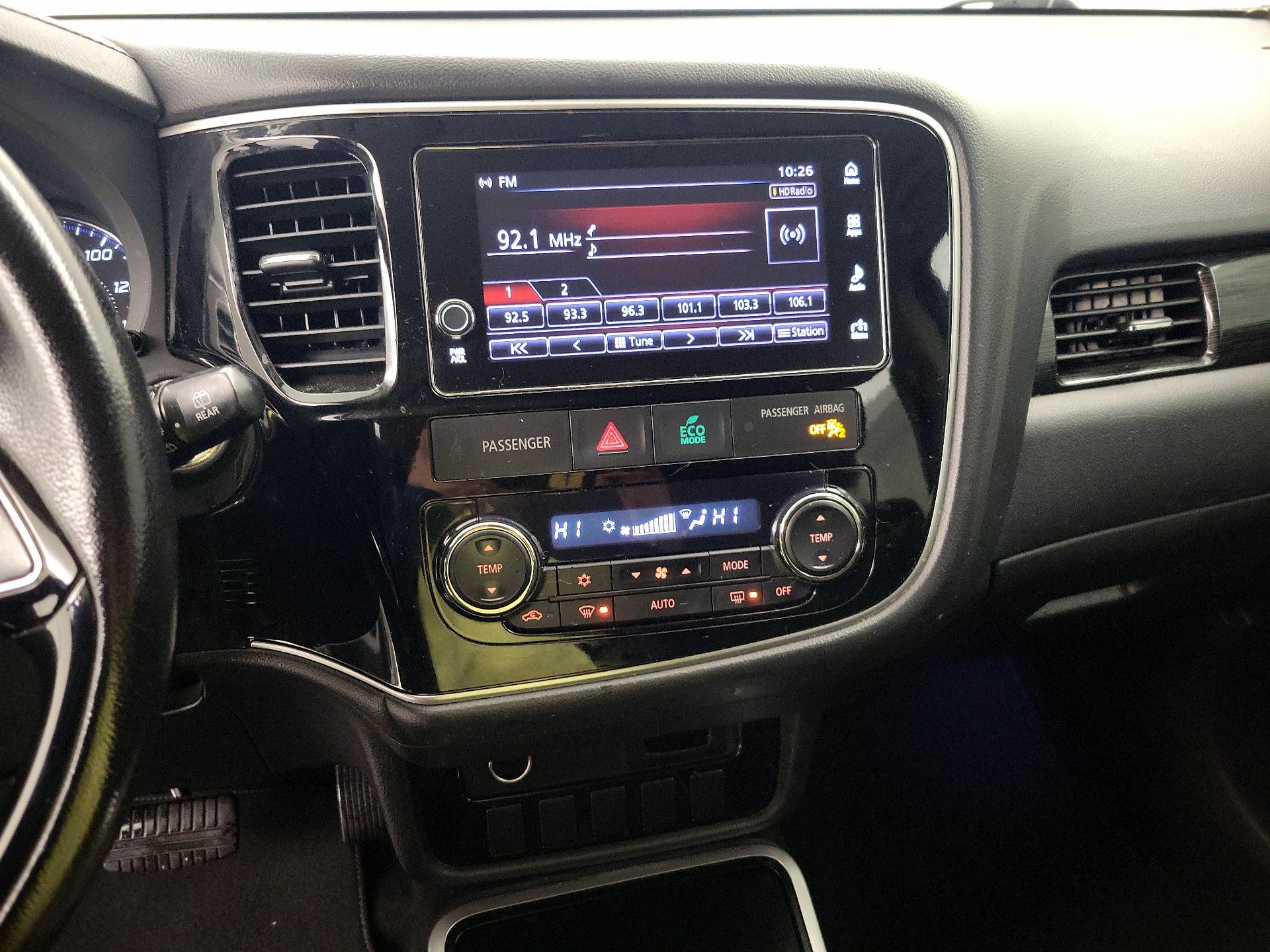 Thumbnail: 2017 Mitsubishi Outlander - 15