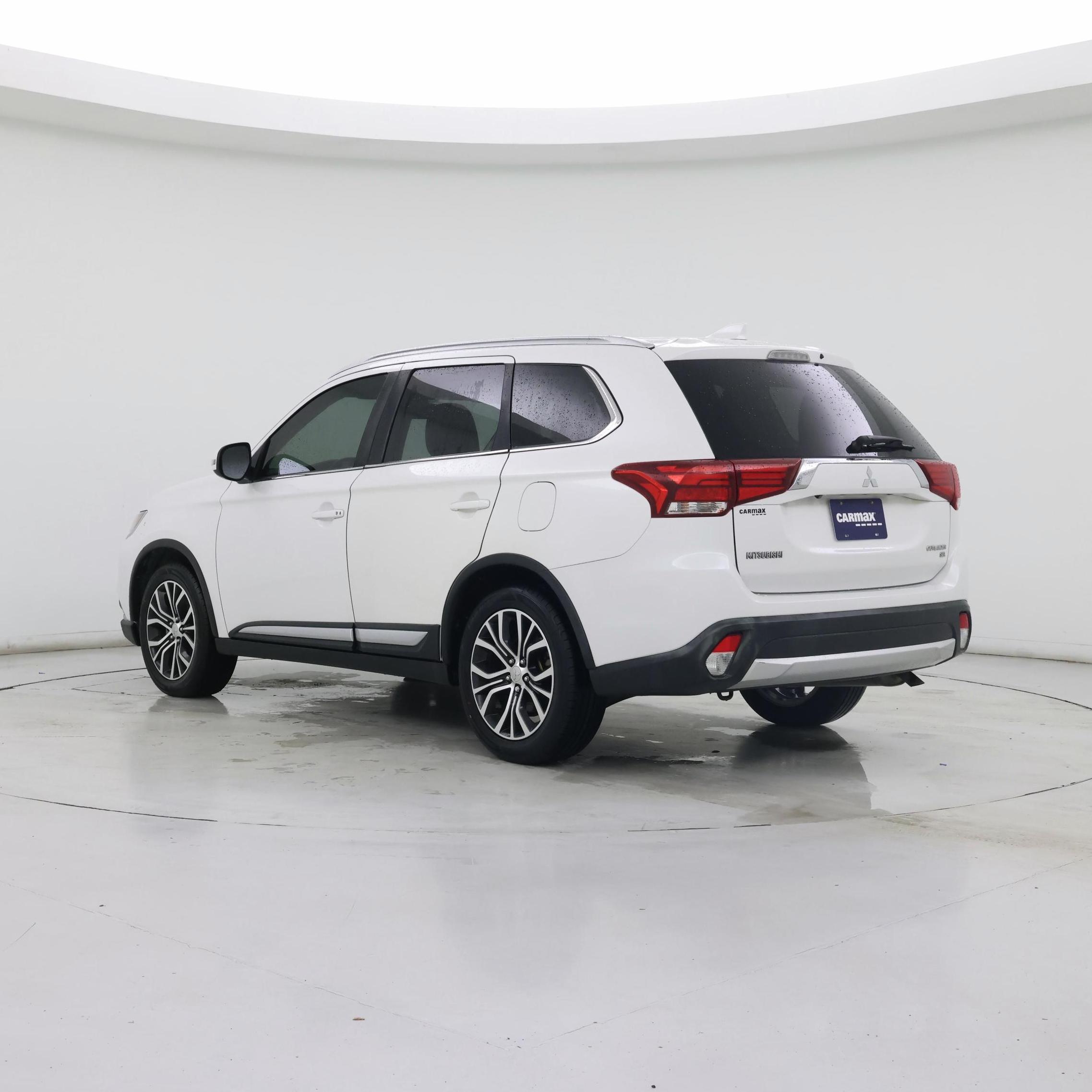 Thumbnail: 2017 Mitsubishi Outlander - 2