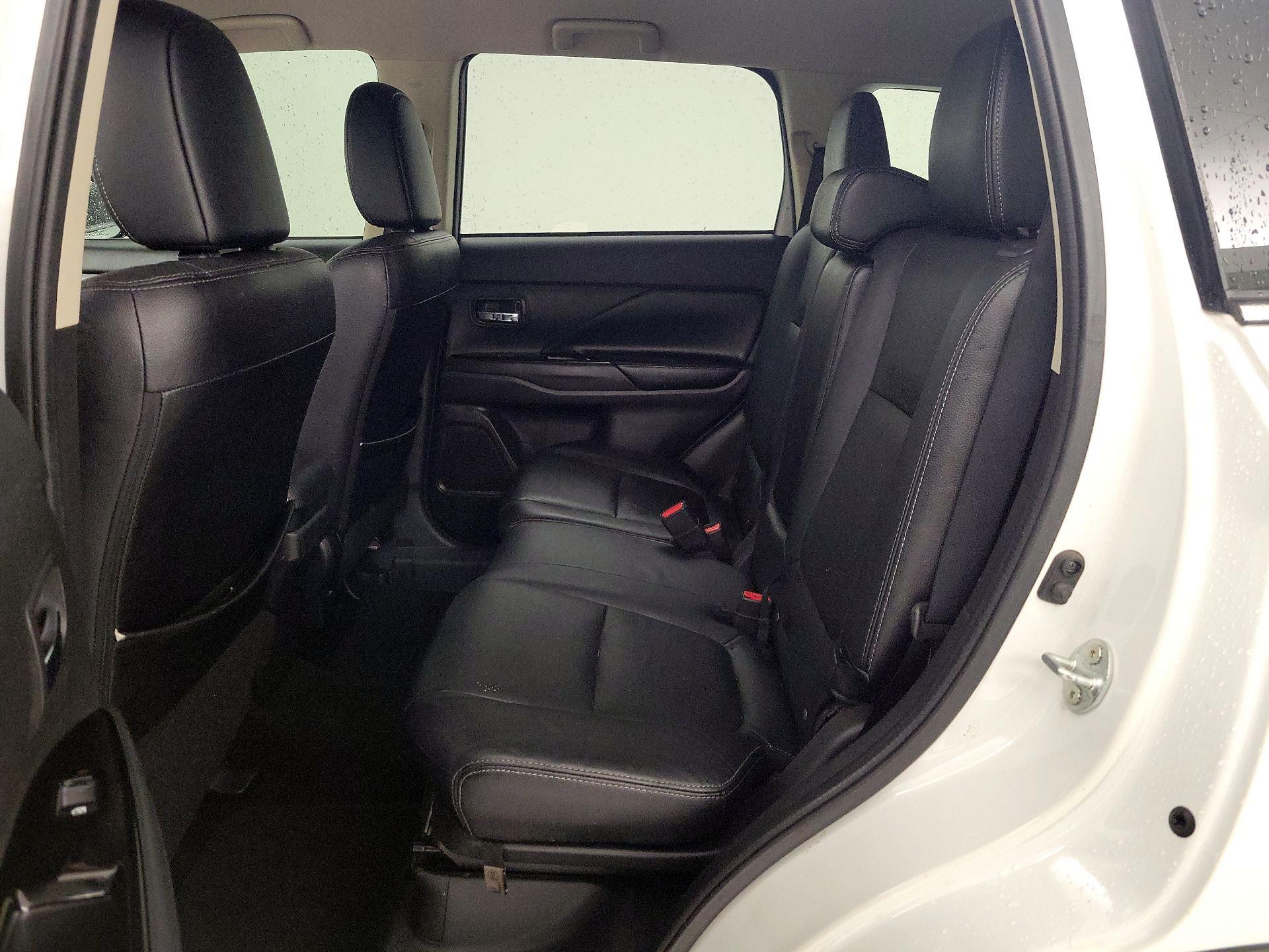 Thumbnail: 2017 Mitsubishi Outlander - 19