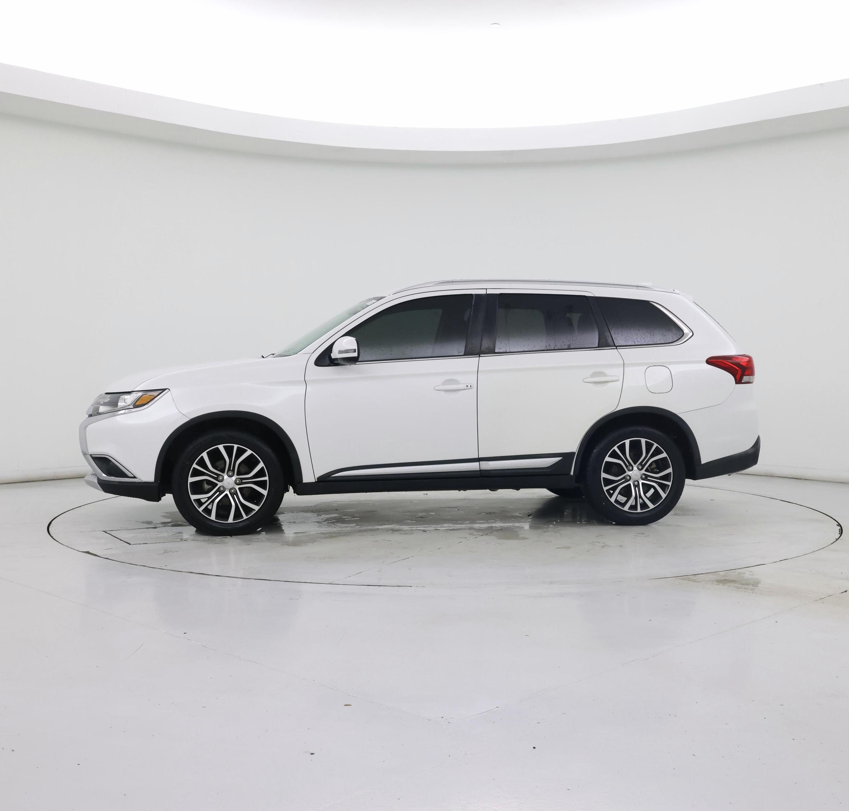 Thumbnail: 2017 Mitsubishi Outlander - 3
