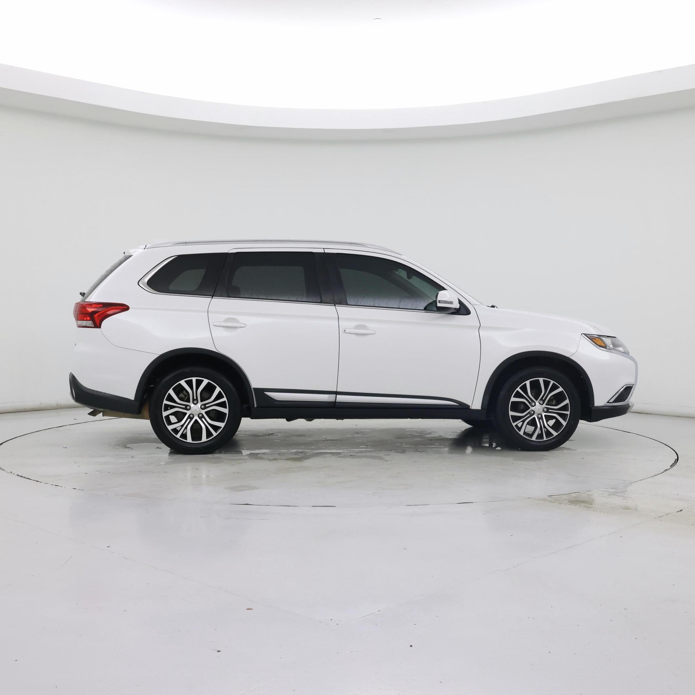 Thumbnail: 2017 Mitsubishi Outlander - 7