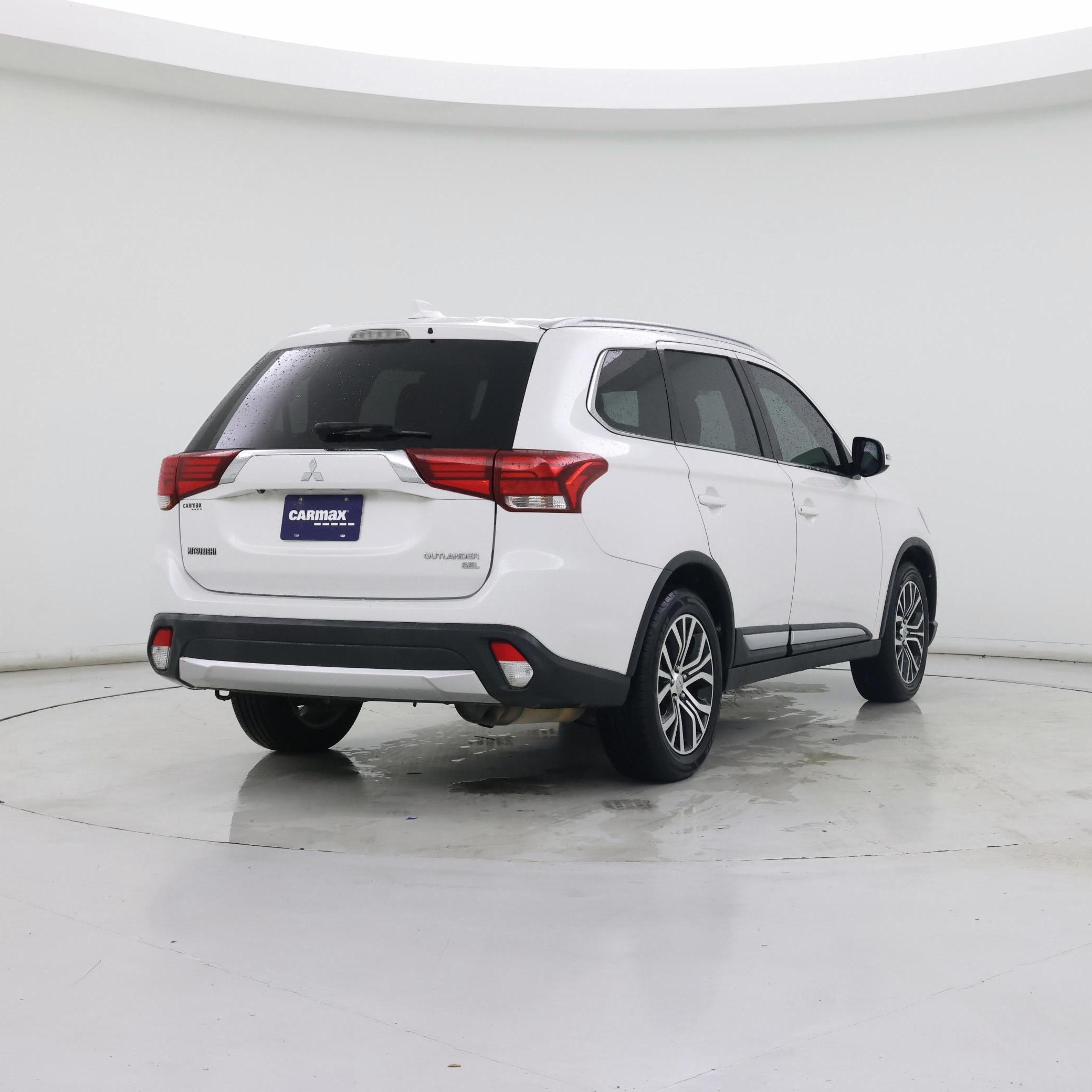 Thumbnail: 2017 Mitsubishi Outlander - 8